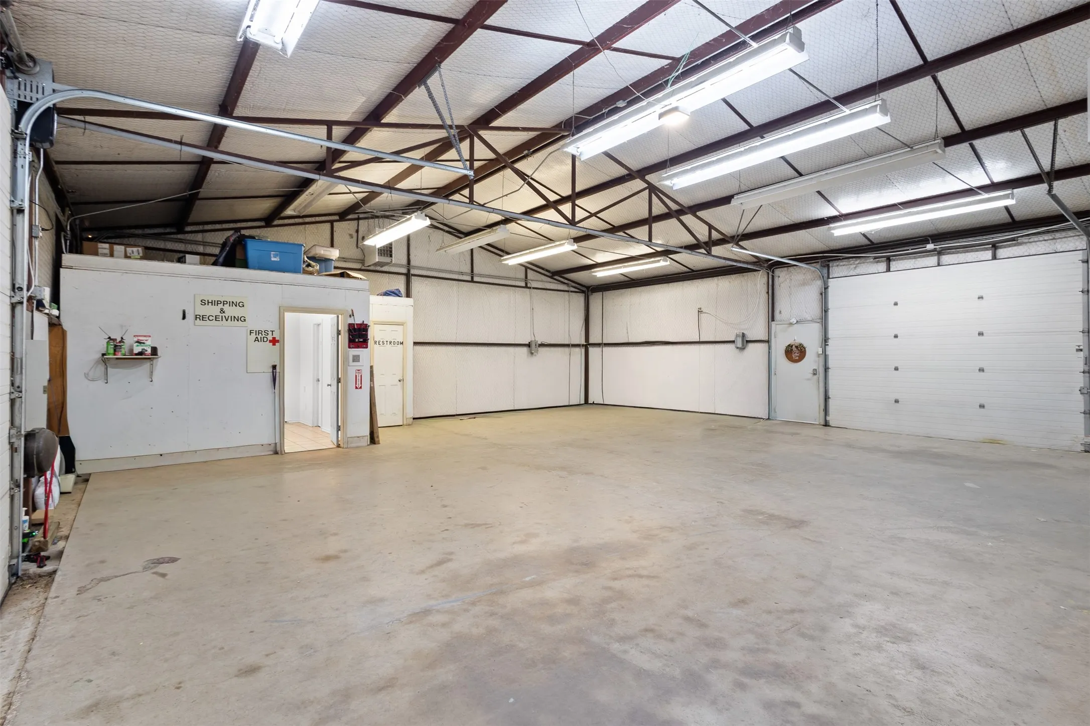 Single Family Residence For Sale in Tarrant County , 5626 Teague Road, Fort Worth, Texas 76140, 4 Bedroom, 3 Bathroom, 3 Garage spaces, 3,036 Sqft, built in 2003, mls#21377233, Real Estate Agent in Fort Worth, Homes For Sale in Tarrant county, Homes For Sale in Fort Worth, Realtor in Fort Worth Texas, Real Estate Brokerage Independent Realty Texas, Luminita Cordes Realtor