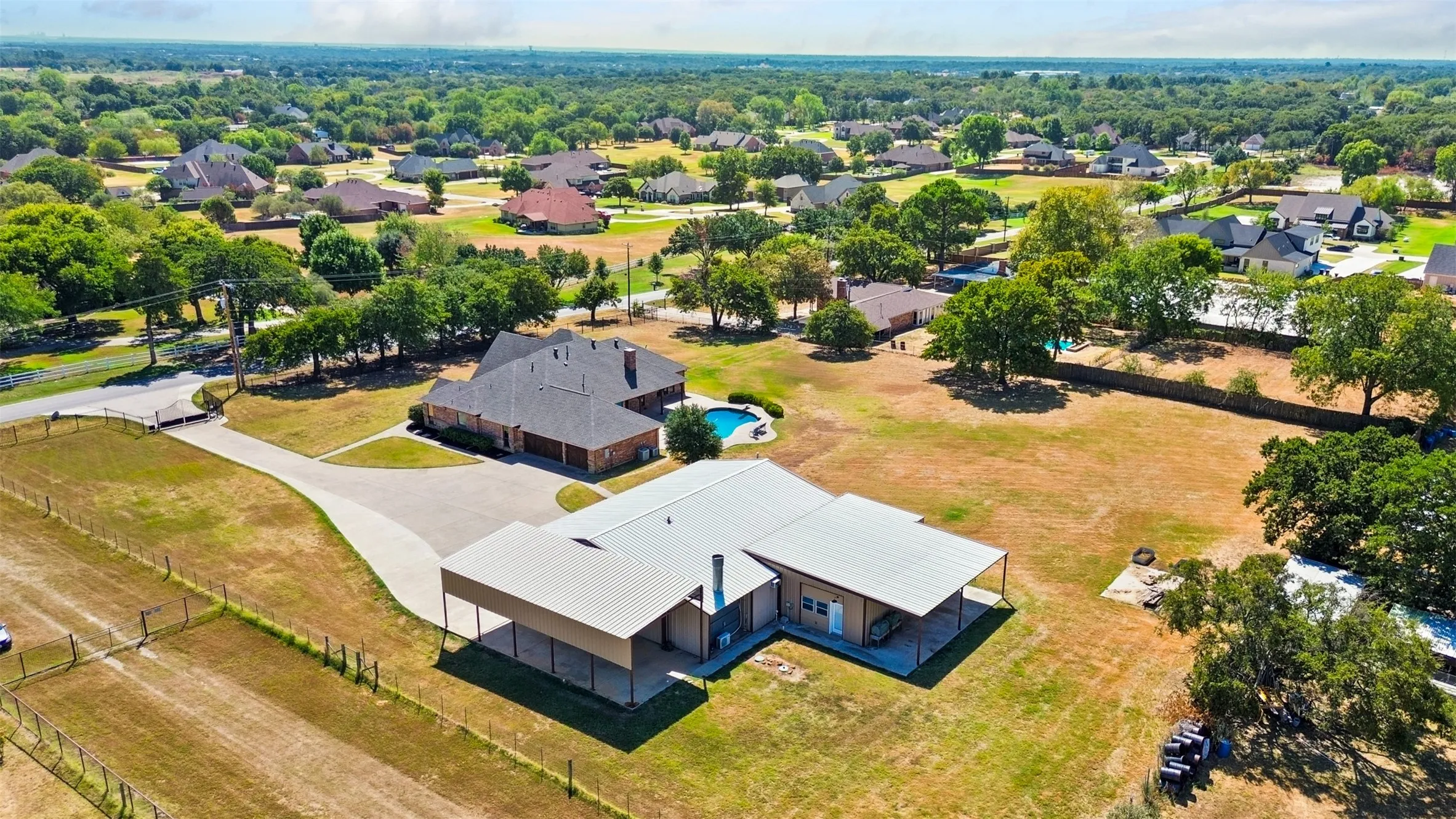 Single Family Residence For Sale in Tarrant County , 5626 Teague Road, Fort Worth, Texas 76140, 4 Bedroom, 3 Bathroom, 3 Garage spaces, 3,036 Sqft, built in 2003, mls#21377233, Real Estate Agent in Fort Worth, Homes For Sale in Tarrant county, Homes For Sale in Fort Worth, Realtor in Fort Worth Texas, Real Estate Brokerage Independent Realty Texas, Luminita Cordes Realtor