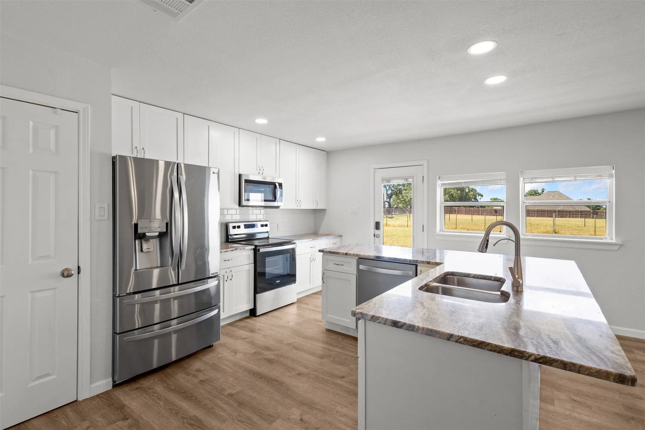 Single Family Residence For Sale in Tarrant County , 5626 Teague Road, Fort Worth, Texas 76140, 4 Bedroom, 3 Bathroom, 3 Garage spaces, 3,036 Sqft, built in 2003, mls#21377233, Real Estate Agent in Fort Worth, Homes For Sale in Tarrant county, Homes For Sale in Fort Worth, Realtor in Fort Worth Texas, Real Estate Brokerage Independent Realty Texas, Luminita Cordes Realtor