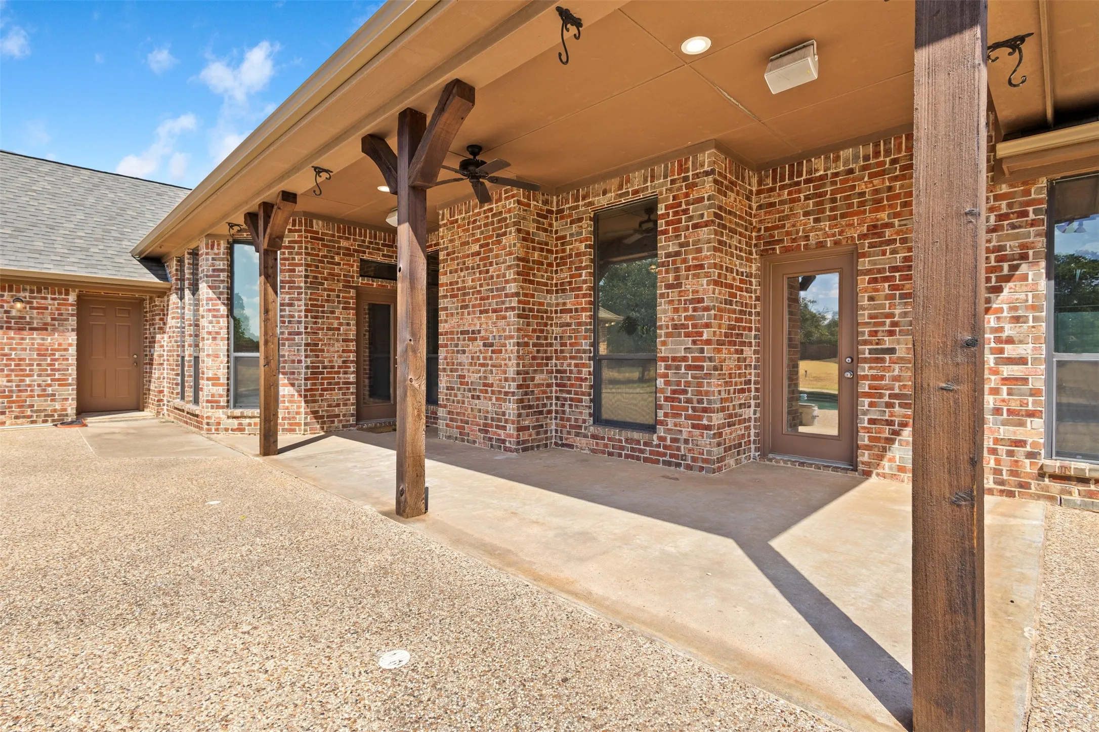 Single Family Residence For Sale in Tarrant County , 5626 Teague Road, Fort Worth, Texas 76140, 4 Bedroom, 3 Bathroom, 3 Garage spaces, 3,036 Sqft, built in 2003, mls#21377233, Real Estate Agent in Fort Worth, Homes For Sale in Tarrant county, Homes For Sale in Fort Worth, Realtor in Fort Worth Texas, Real Estate Brokerage Independent Realty Texas, Luminita Cordes Realtor
