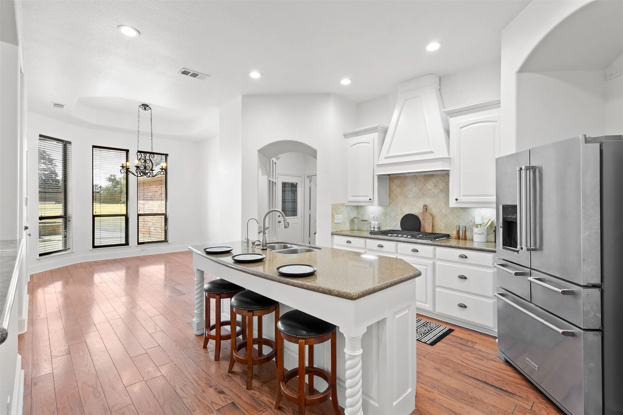 Single Family Residence For Sale in Tarrant County , 5626 Teague Road, Fort Worth, Texas 76140, 4 Bedroom, 3 Bathroom, 3 Garage spaces, 3,036 Sqft, built in 2003, mls#21377233, Real Estate Agent in Fort Worth, Homes For Sale in Tarrant county, Homes For Sale in Fort Worth, Realtor in Fort Worth Texas, Real Estate Brokerage Independent Realty Texas, Luminita Cordes Realtor