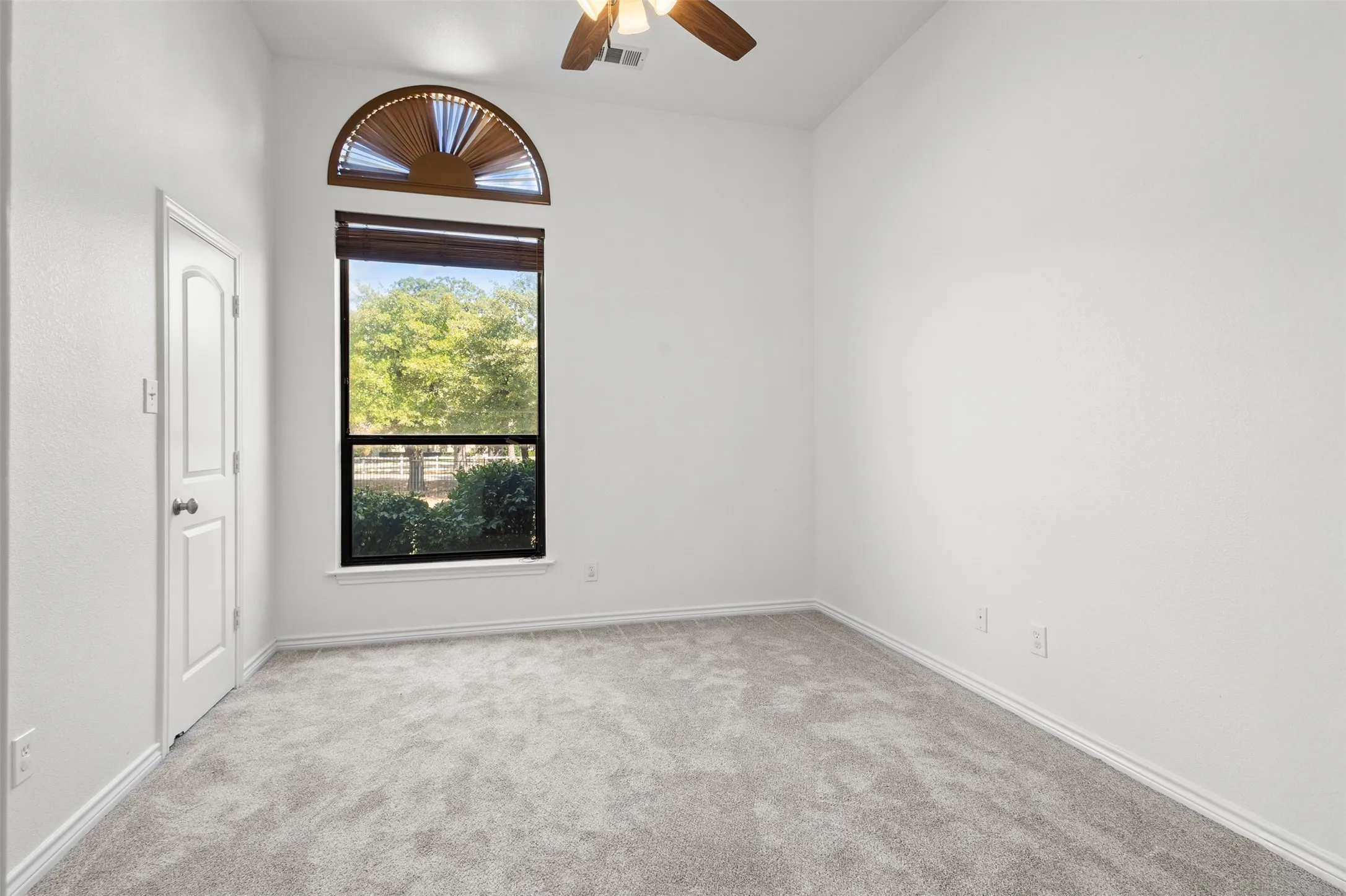 Single Family Residence For Sale in Tarrant County , 5626 Teague Road, Fort Worth, Texas 76140, 4 Bedroom, 3 Bathroom, 3 Garage spaces, 3,036 Sqft, built in 2003, mls#21377233, Real Estate Agent in Fort Worth, Homes For Sale in Tarrant county, Homes For Sale in Fort Worth, Realtor in Fort Worth Texas, Real Estate Brokerage Independent Realty Texas, Luminita Cordes Realtor
