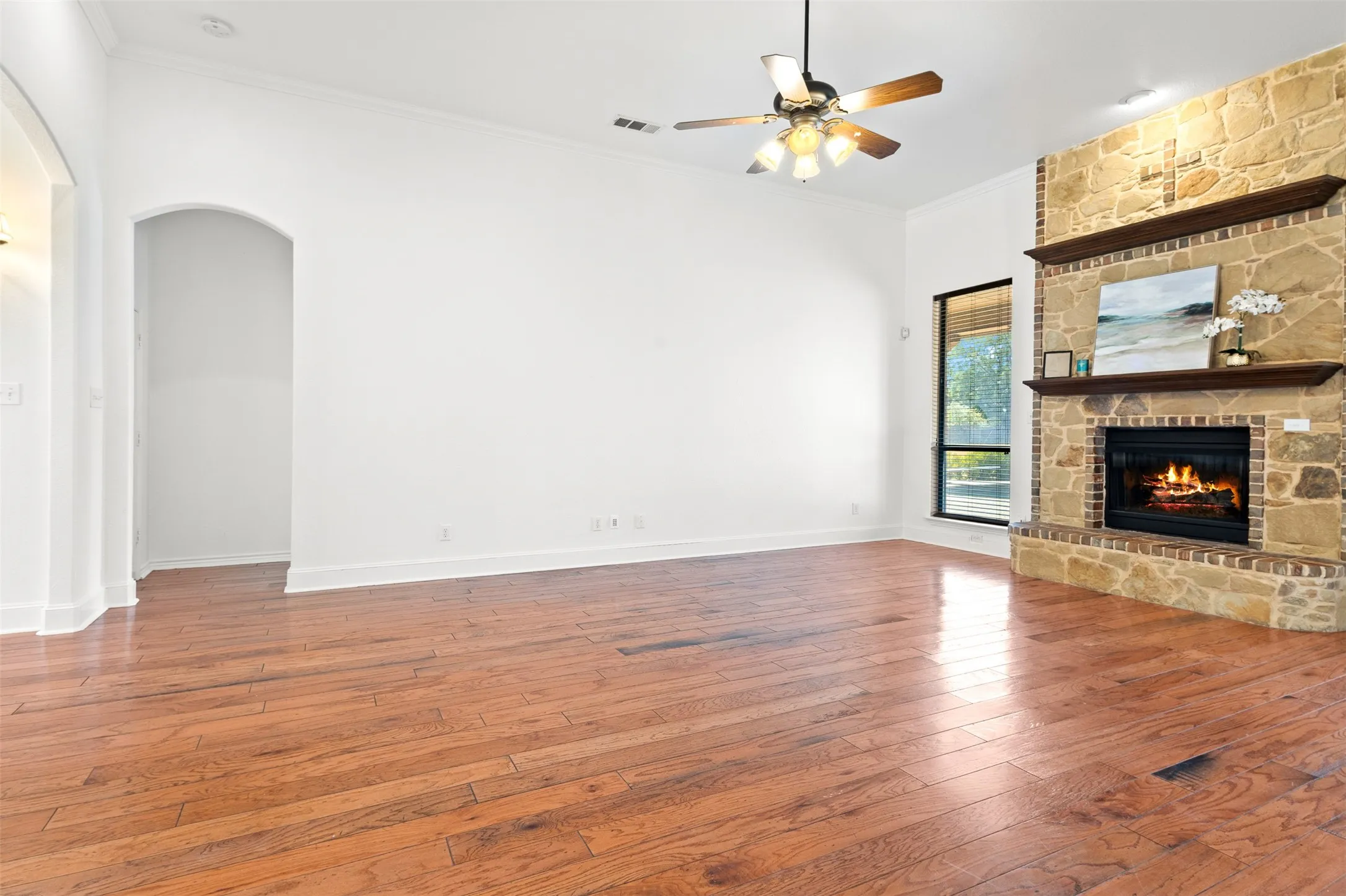 Single Family Residence For Sale in Tarrant County , 5626 Teague Road, Fort Worth, Texas 76140, 4 Bedroom, 3 Bathroom, 3 Garage spaces, 3,036 Sqft, built in 2003, mls#21377233, Real Estate Agent in Fort Worth, Homes For Sale in Tarrant county, Homes For Sale in Fort Worth, Realtor in Fort Worth Texas, Real Estate Brokerage Independent Realty Texas, Luminita Cordes Realtor