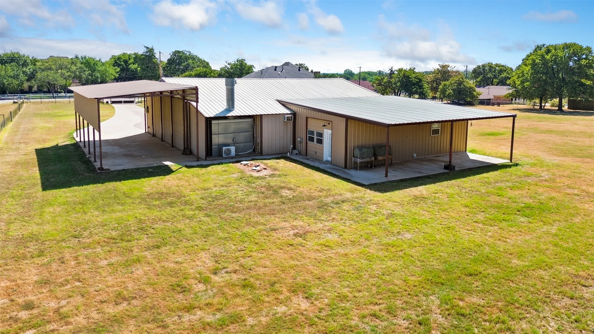 Single Family Residence For Sale in Tarrant County , 5626 Teague Road, Fort Worth, Texas 76140, 4 Bedroom, 3 Bathroom, 3 Garage spaces, 3,036 Sqft, built in 2003, mls#21377233, Real Estate Agent in Fort Worth, Homes For Sale in Tarrant county, Homes For Sale in Fort Worth, Realtor in Fort Worth Texas, Real Estate Brokerage Independent Realty Texas, Luminita Cordes Realtor