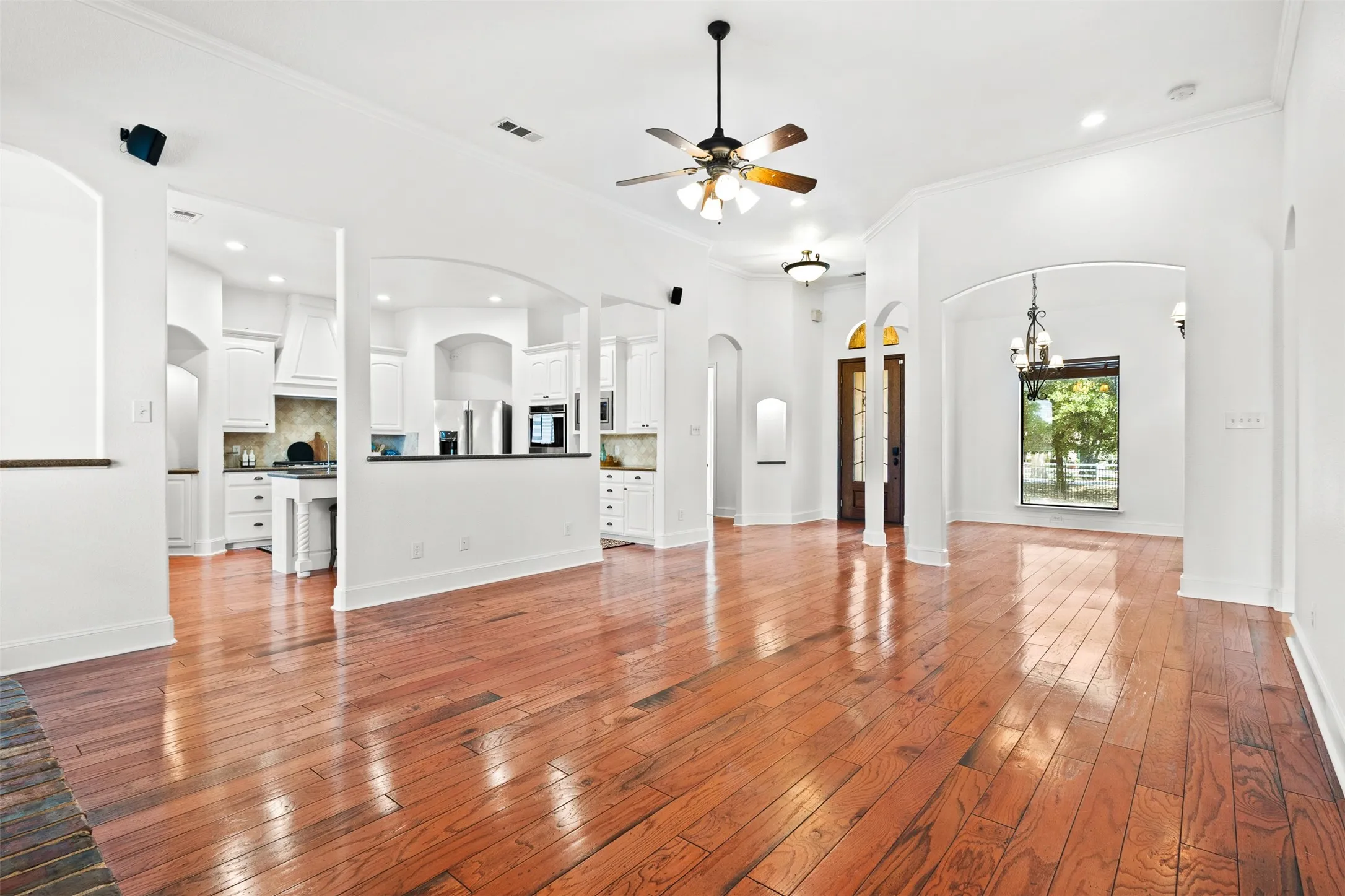 Single Family Residence For Sale in Tarrant County , 5626 Teague Road, Fort Worth, Texas 76140, 4 Bedroom, 3 Bathroom, 3 Garage spaces, 3,036 Sqft, built in 2003, mls#21377233, Real Estate Agent in Fort Worth, Homes For Sale in Tarrant county, Homes For Sale in Fort Worth, Realtor in Fort Worth Texas, Real Estate Brokerage Independent Realty Texas, Luminita Cordes Realtor