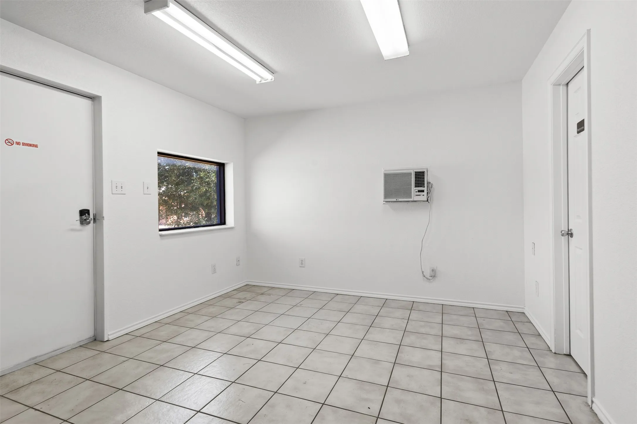 Single Family Residence For Sale in Tarrant County , 5626 Teague Road, Fort Worth, Texas 76140, 4 Bedroom, 3 Bathroom, 3 Garage spaces, 3,036 Sqft, built in 2003, mls#21377233, Real Estate Agent in Fort Worth, Homes For Sale in Tarrant county, Homes For Sale in Fort Worth, Realtor in Fort Worth Texas, Real Estate Brokerage Independent Realty Texas, Luminita Cordes Realtor