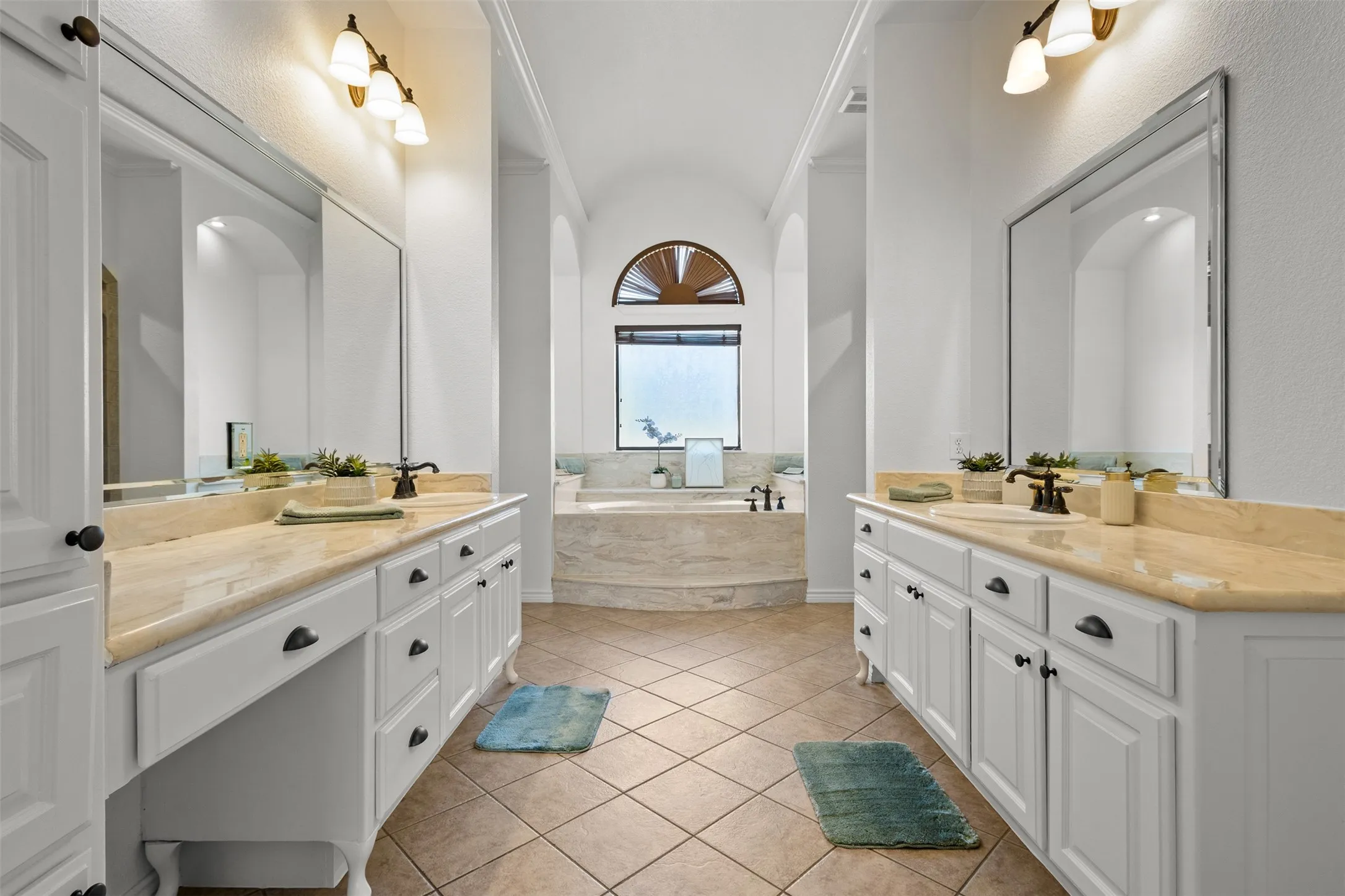 Single Family Residence For Sale in Tarrant County , 5626 Teague Road, Fort Worth, Texas 76140, 4 Bedroom, 3 Bathroom, 3 Garage spaces, 3,036 Sqft, built in 2003, mls#21377233, Real Estate Agent in Fort Worth, Homes For Sale in Tarrant county, Homes For Sale in Fort Worth, Realtor in Fort Worth Texas, Real Estate Brokerage Independent Realty Texas, Luminita Cordes Realtor