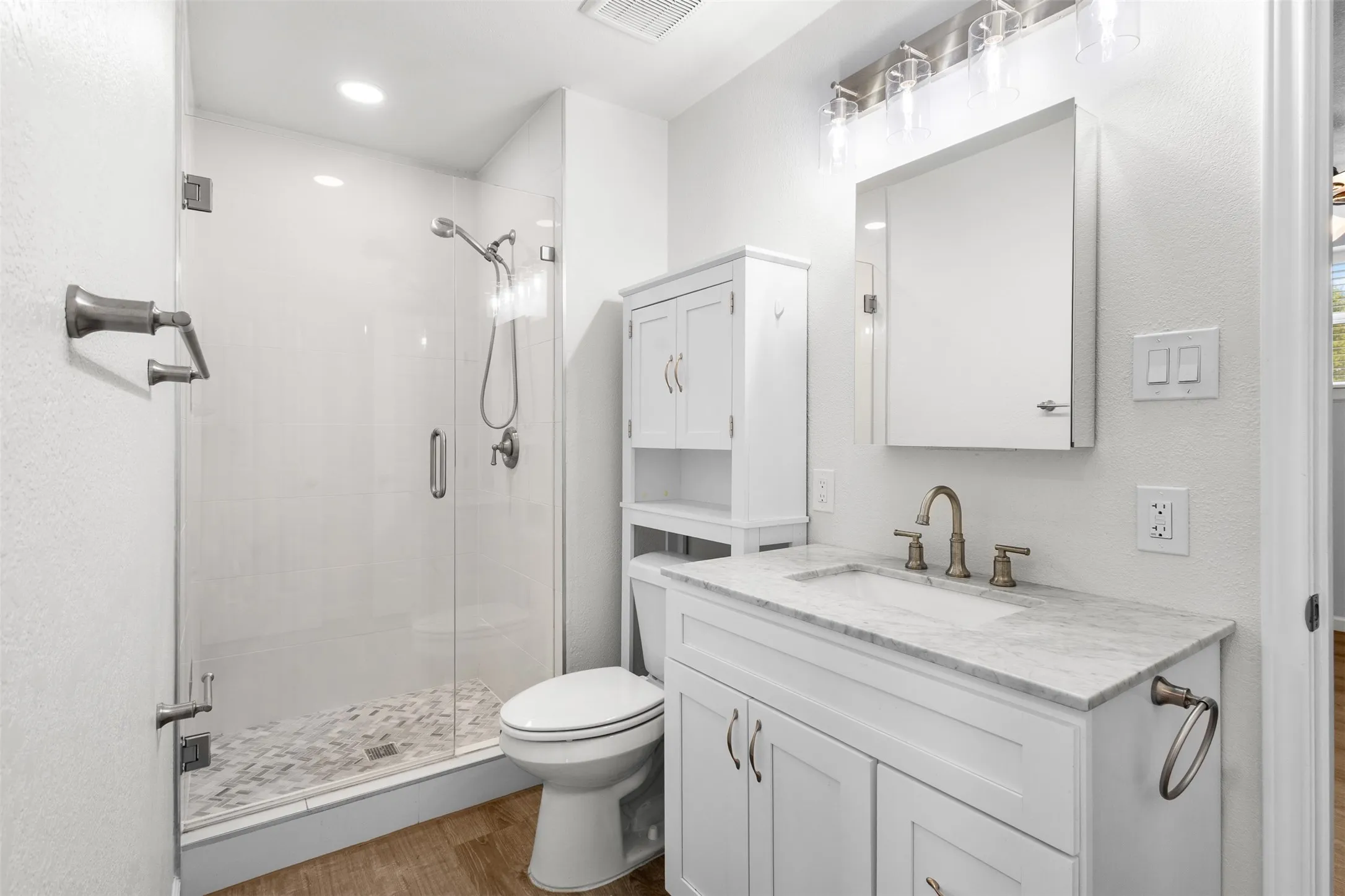 Single Family Residence For Sale in Tarrant County , 5626 Teague Road, Fort Worth, Texas 76140, 4 Bedroom, 3 Bathroom, 3 Garage spaces, 3,036 Sqft, built in 2003, mls#21377233, Real Estate Agent in Fort Worth, Homes For Sale in Tarrant county, Homes For Sale in Fort Worth, Realtor in Fort Worth Texas, Real Estate Brokerage Independent Realty Texas, Luminita Cordes Realtor