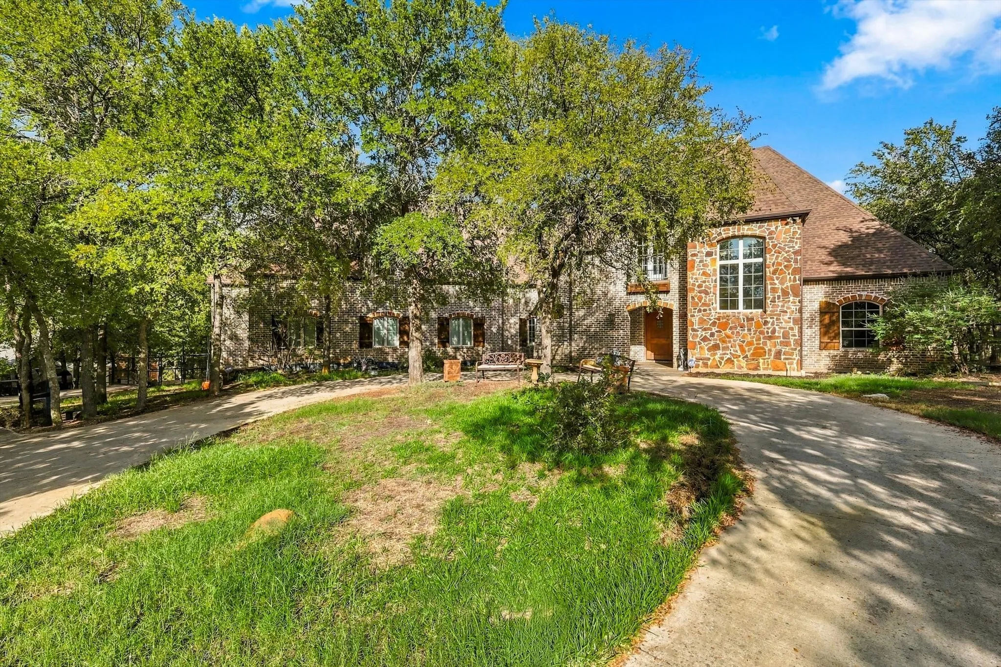 Single Family Residence For Sale in Denton County , 540 Aqua Marine, Oak Point, Texas 75068, 4 Bedroom, 4 Bathroom, 3 Garage spaces, 4,352 Sqft, built in 2004, mls#21388842, Real Estate Agent in Oak Point, Homes For Sale in Denton county, Homes For Sale in Oak Point, Realtor in Oak Point Texas, Real Estate Brokerage Independent Realty Texas, Luminita Cordes Realtor