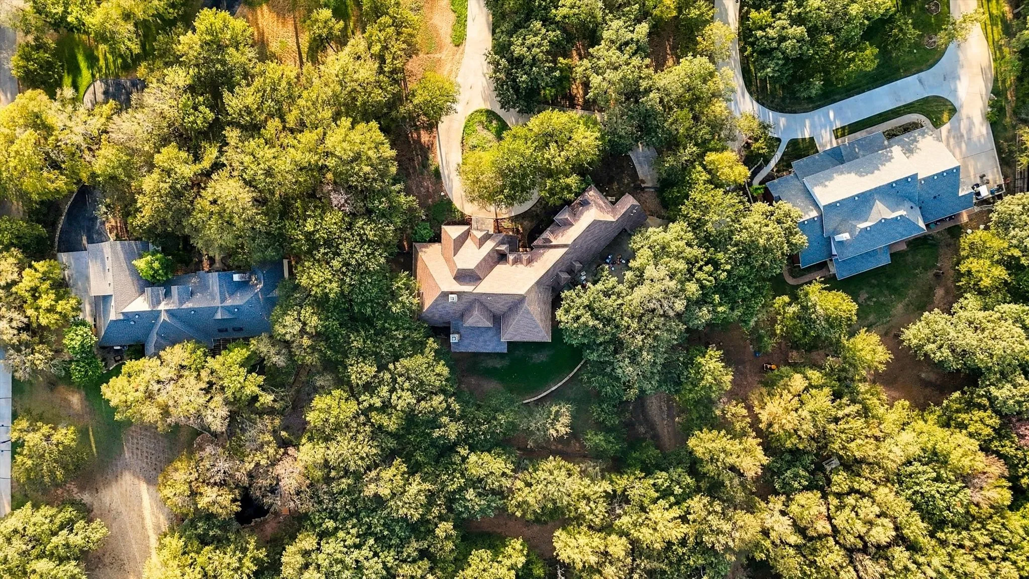 Single Family Residence For Sale in Denton County , 540 Aqua Marine, Oak Point, Texas 75068, 4 Bedroom, 4 Bathroom, 3 Garage spaces, 4,352 Sqft, built in 2004, mls#21388842, Real Estate Agent in Oak Point, Homes For Sale in Denton county, Homes For Sale in Oak Point, Realtor in Oak Point Texas, Real Estate Brokerage Independent Realty Texas, Luminita Cordes Realtor