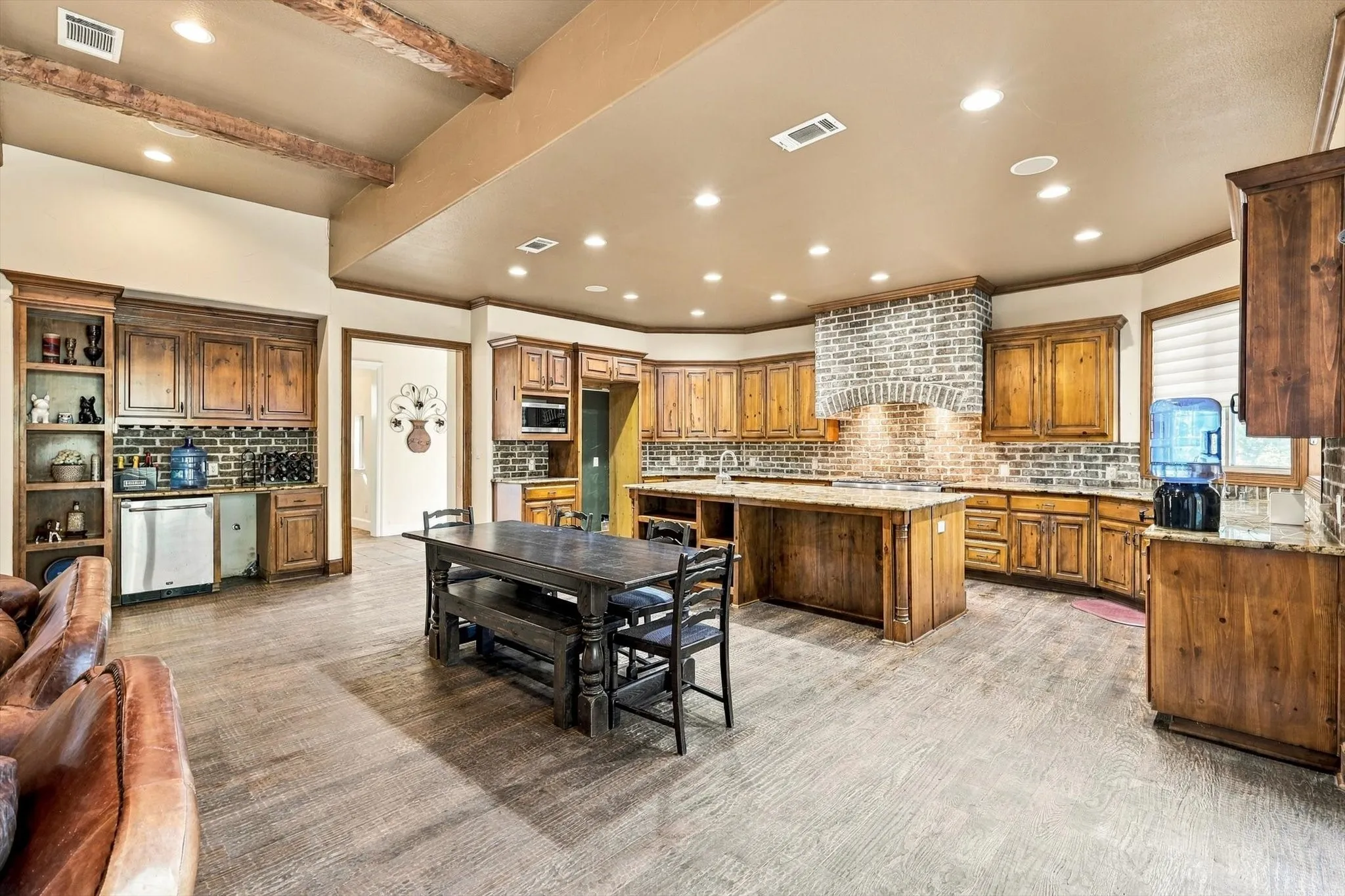 Single Family Residence For Sale in Denton County , 540 Aqua Marine, Oak Point, Texas 75068, 4 Bedroom, 4 Bathroom, 3 Garage spaces, 4,352 Sqft, built in 2004, mls#21388842, Real Estate Agent in Oak Point, Homes For Sale in Denton county, Homes For Sale in Oak Point, Realtor in Oak Point Texas, Real Estate Brokerage Independent Realty Texas, Luminita Cordes Realtor