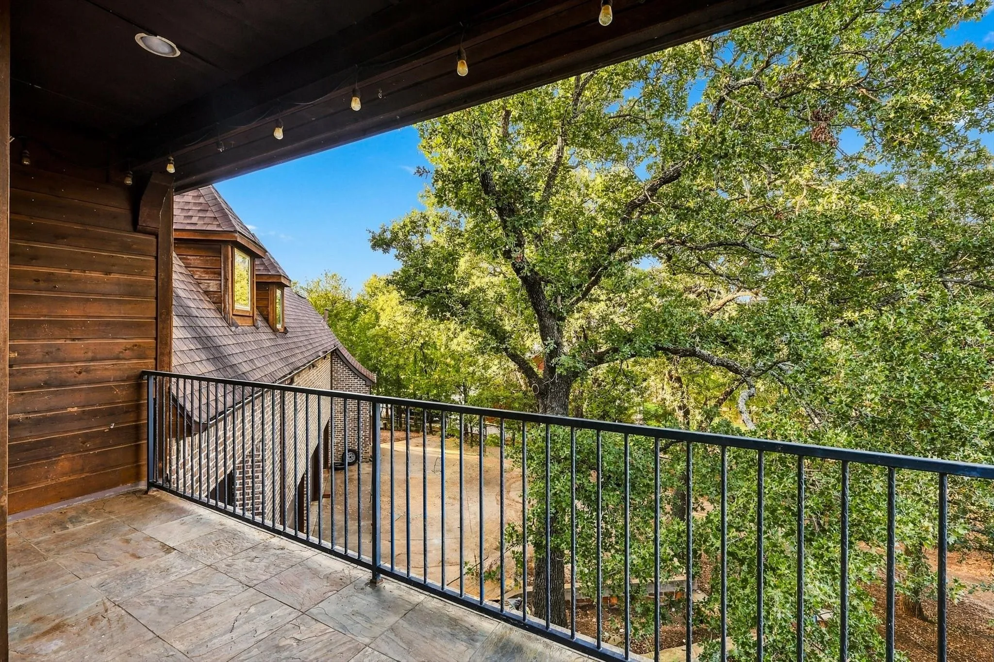Single Family Residence For Sale in Denton County , 540 Aqua Marine, Oak Point, Texas 75068, 4 Bedroom, 4 Bathroom, 3 Garage spaces, 4,352 Sqft, built in 2004, mls#21388842, Real Estate Agent in Oak Point, Homes For Sale in Denton county, Homes For Sale in Oak Point, Realtor in Oak Point Texas, Real Estate Brokerage Independent Realty Texas, Luminita Cordes Realtor