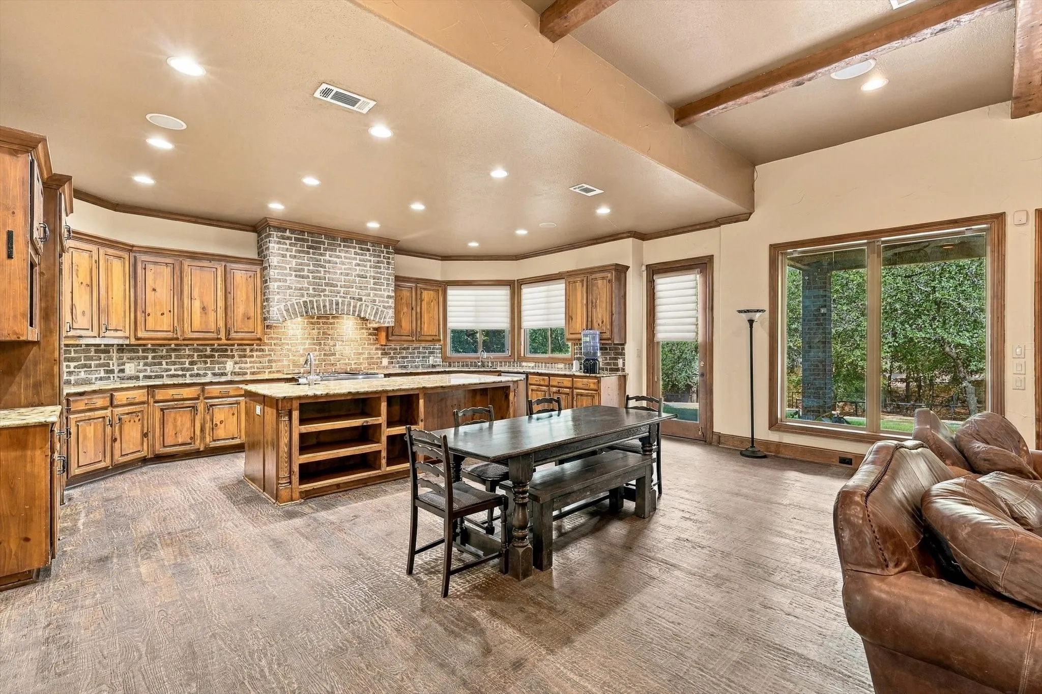 Single Family Residence For Sale in Denton County , 540 Aqua Marine, Oak Point, Texas 75068, 4 Bedroom, 4 Bathroom, 3 Garage spaces, 4,352 Sqft, built in 2004, mls#21388842, Real Estate Agent in Oak Point, Homes For Sale in Denton county, Homes For Sale in Oak Point, Realtor in Oak Point Texas, Real Estate Brokerage Independent Realty Texas, Luminita Cordes Realtor
