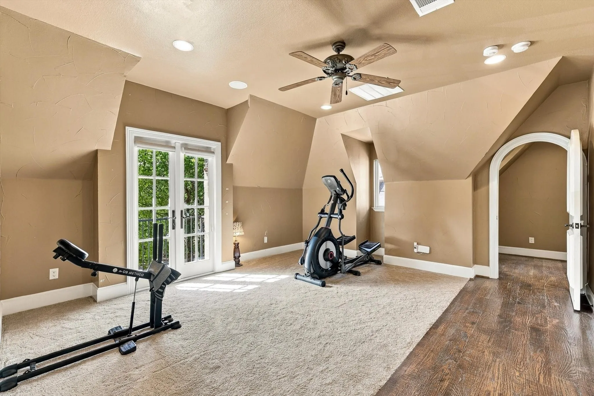 Single Family Residence For Sale in Denton County , 540 Aqua Marine, Oak Point, Texas 75068, 4 Bedroom, 4 Bathroom, 3 Garage spaces, 4,352 Sqft, built in 2004, mls#21388842, Real Estate Agent in Oak Point, Homes For Sale in Denton county, Homes For Sale in Oak Point, Realtor in Oak Point Texas, Real Estate Brokerage Independent Realty Texas, Luminita Cordes Realtor