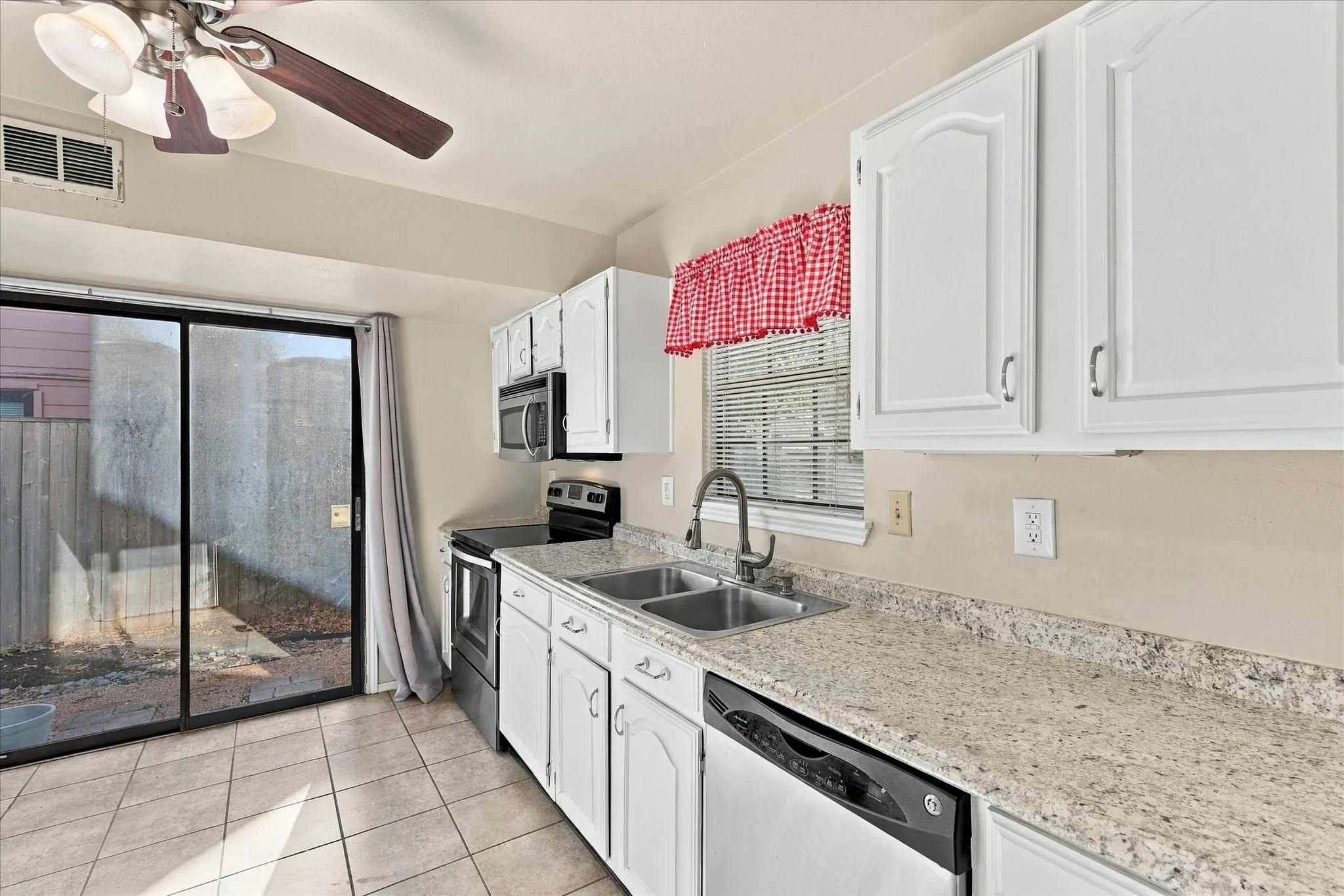 Single Family Residence For Sale in Denton County , 2831 Harbinger Lane, Dallas, Texas 75287, 2 Bedroom, 2 Bathroom, 1 Garage spaces, 1,148 Sqft, built in 1984, mls#21382911, Real Estate Agent in Dallas, Homes For Sale in Denton county, Homes For Sale in Dallas, Realtor in Dallas Texas, Real Estate Brokerage Independent Realty Texas, Luminita Cordes Realtor