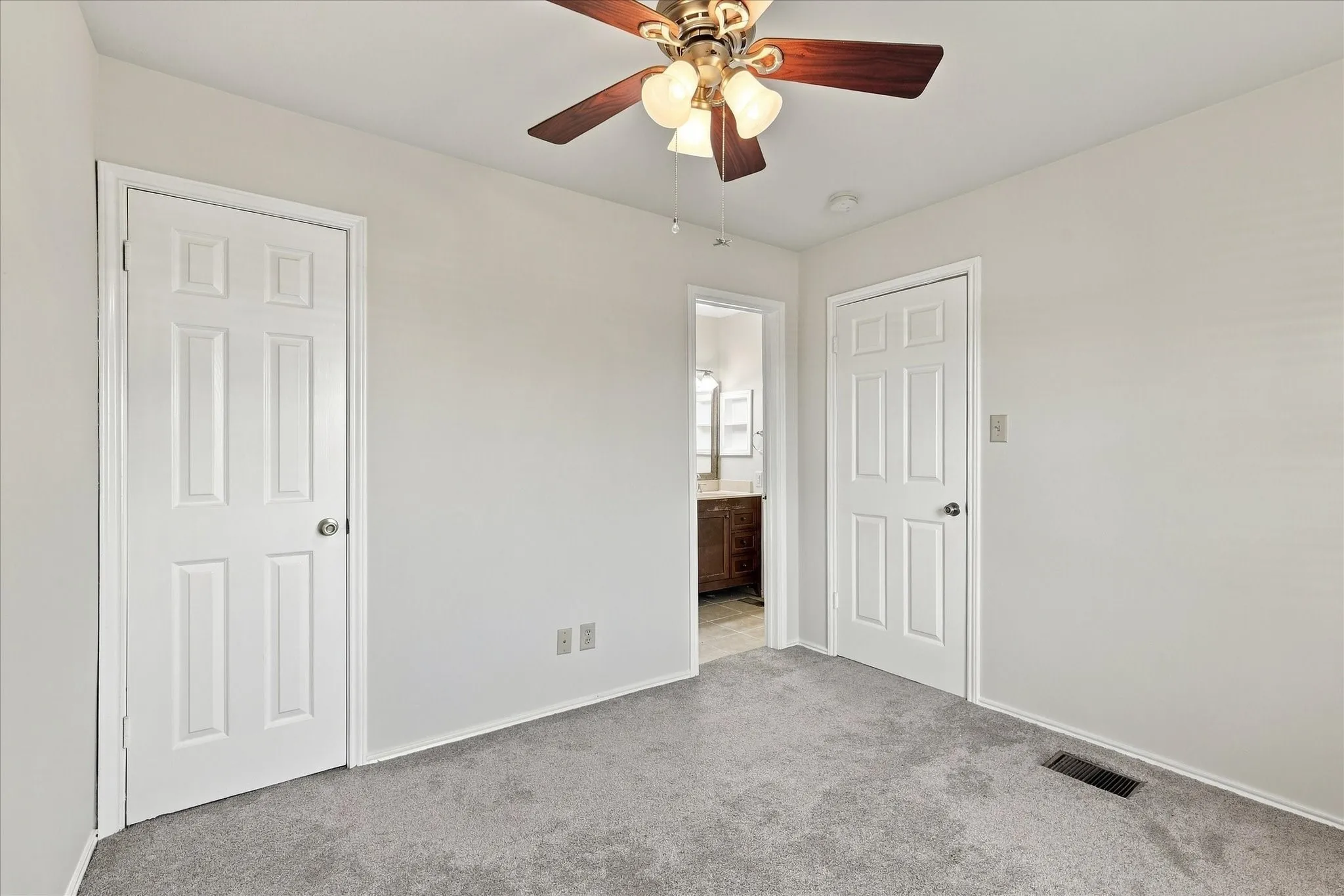 Single Family Residence For Sale in Denton County , 2831 Harbinger Lane, Dallas, Texas 75287, 2 Bedroom, 2 Bathroom, 1 Garage spaces, 1,148 Sqft, built in 1984, mls#21382911, Real Estate Agent in Dallas, Homes For Sale in Denton county, Homes For Sale in Dallas, Realtor in Dallas Texas, Real Estate Brokerage Independent Realty Texas, Luminita Cordes Realtor
