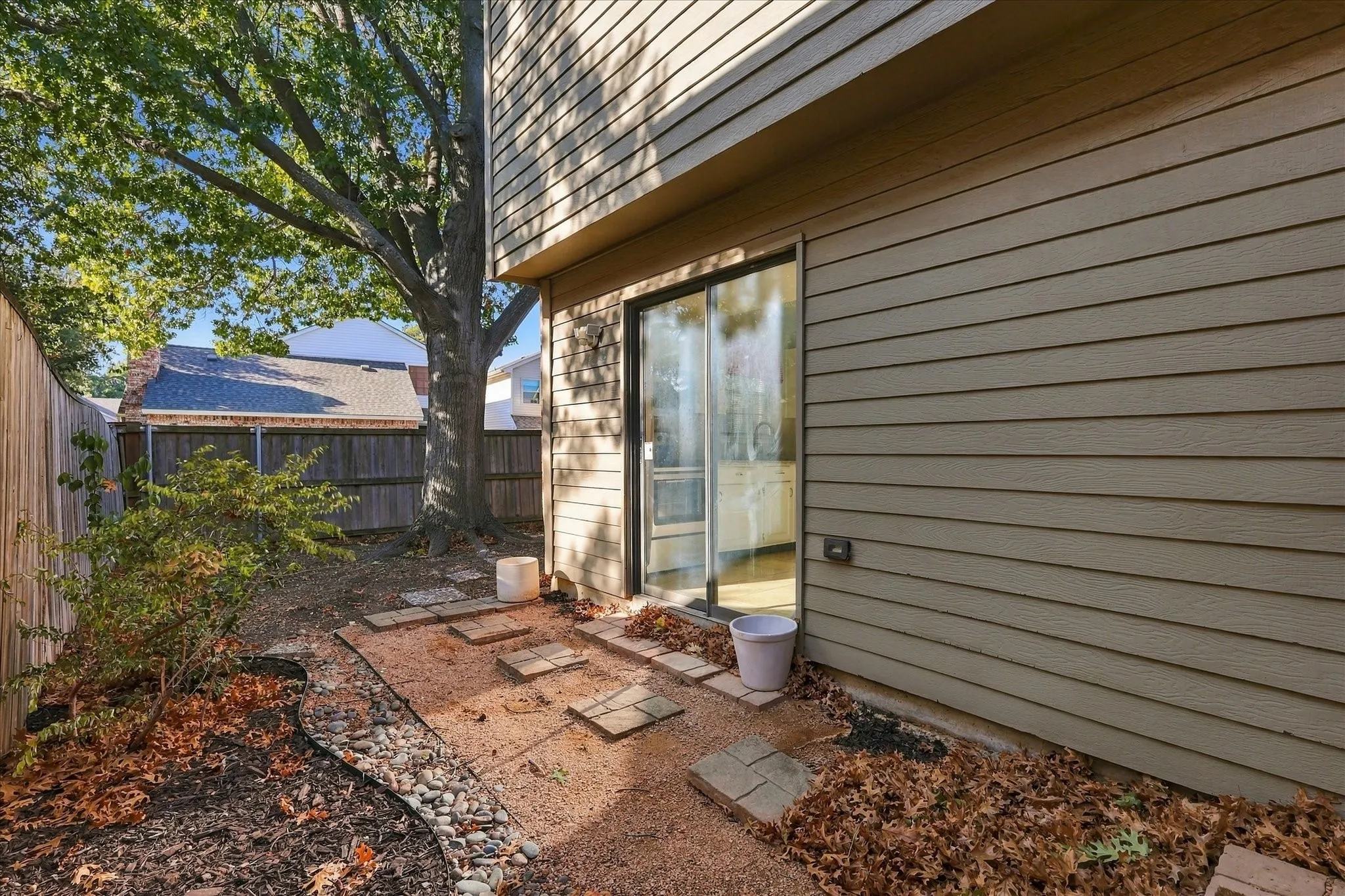 Single Family Residence For Sale in Denton County , 2831 Harbinger Lane, Dallas, Texas 75287, 2 Bedroom, 2 Bathroom, 1 Garage spaces, 1,148 Sqft, built in 1984, mls#21382911, Real Estate Agent in Dallas, Homes For Sale in Denton county, Homes For Sale in Dallas, Realtor in Dallas Texas, Real Estate Brokerage Independent Realty Texas, Luminita Cordes Realtor