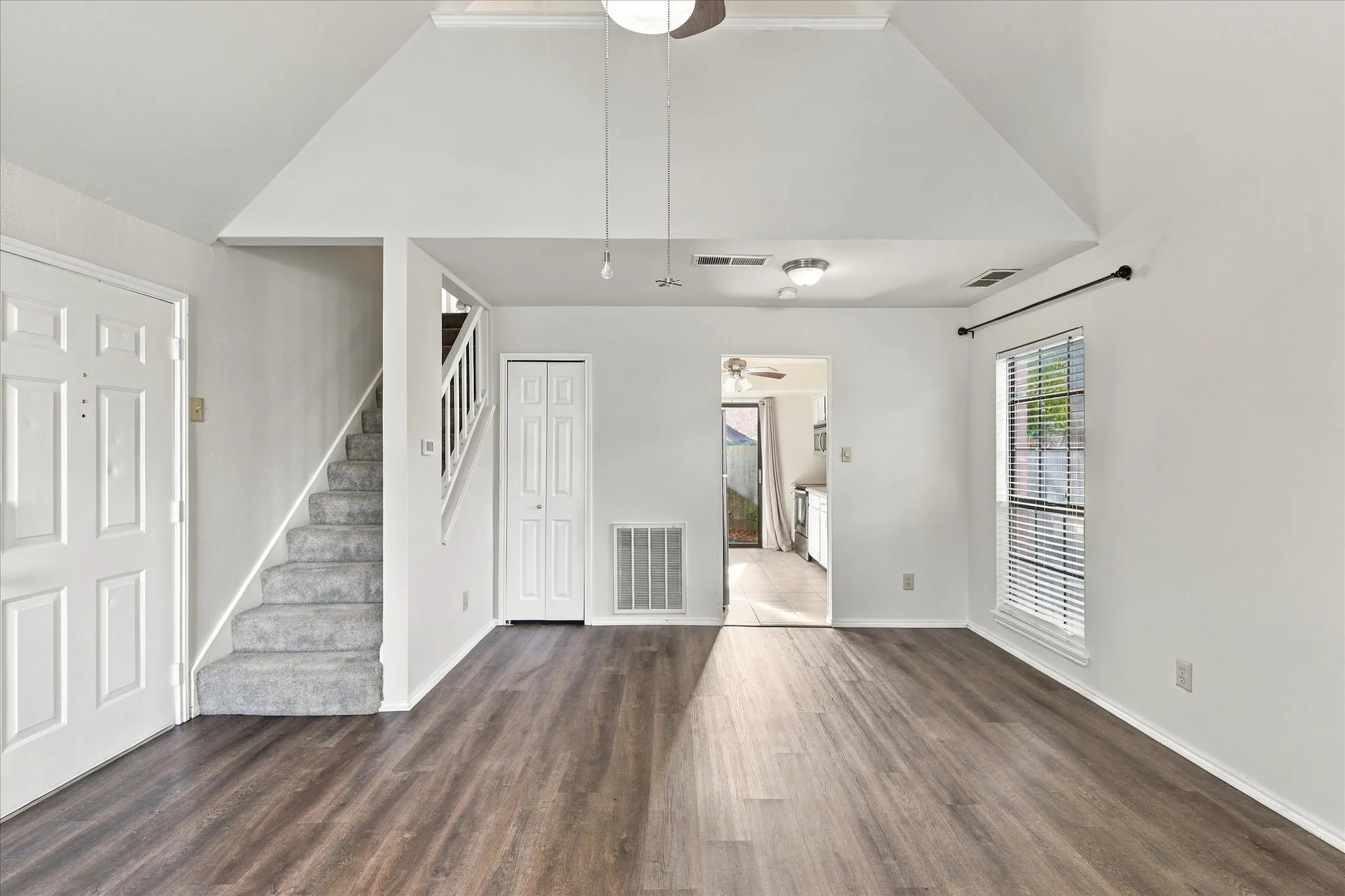 Single Family Residence For Sale in Denton County , 2831 Harbinger Lane, Dallas, Texas 75287, 2 Bedroom, 2 Bathroom, 1 Garage spaces, 1,148 Sqft, built in 1984, mls#21382911, Real Estate Agent in Dallas, Homes For Sale in Denton county, Homes For Sale in Dallas, Realtor in Dallas Texas, Real Estate Brokerage Independent Realty Texas, Luminita Cordes Realtor