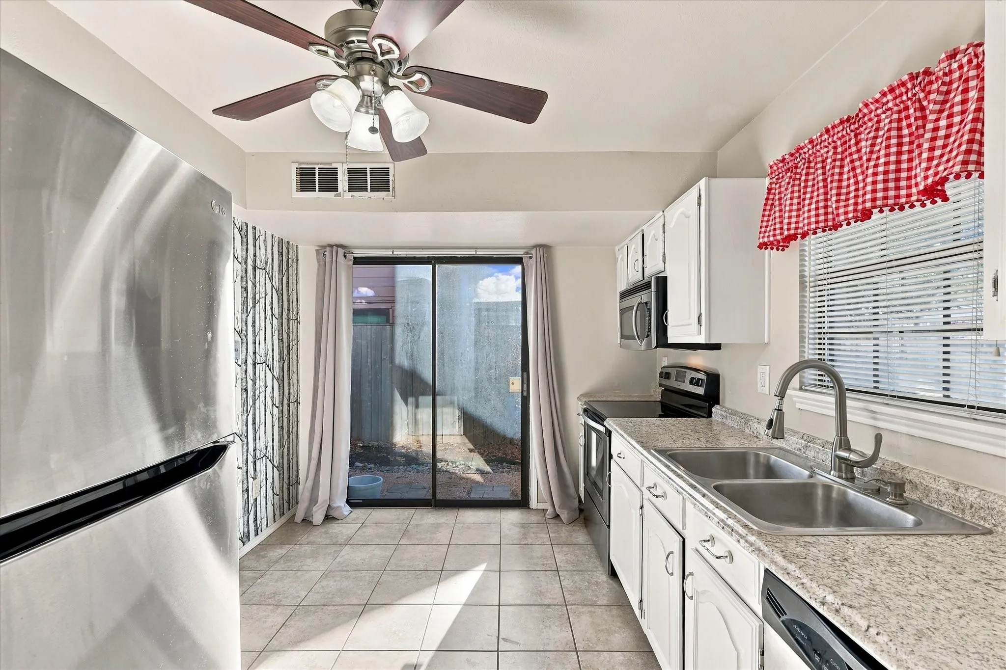Single Family Residence For Sale in Denton County , 2831 Harbinger Lane, Dallas, Texas 75287, 2 Bedroom, 2 Bathroom, 1 Garage spaces, 1,148 Sqft, built in 1984, mls#21382911, Real Estate Agent in Dallas, Homes For Sale in Denton county, Homes For Sale in Dallas, Realtor in Dallas Texas, Real Estate Brokerage Independent Realty Texas, Luminita Cordes Realtor