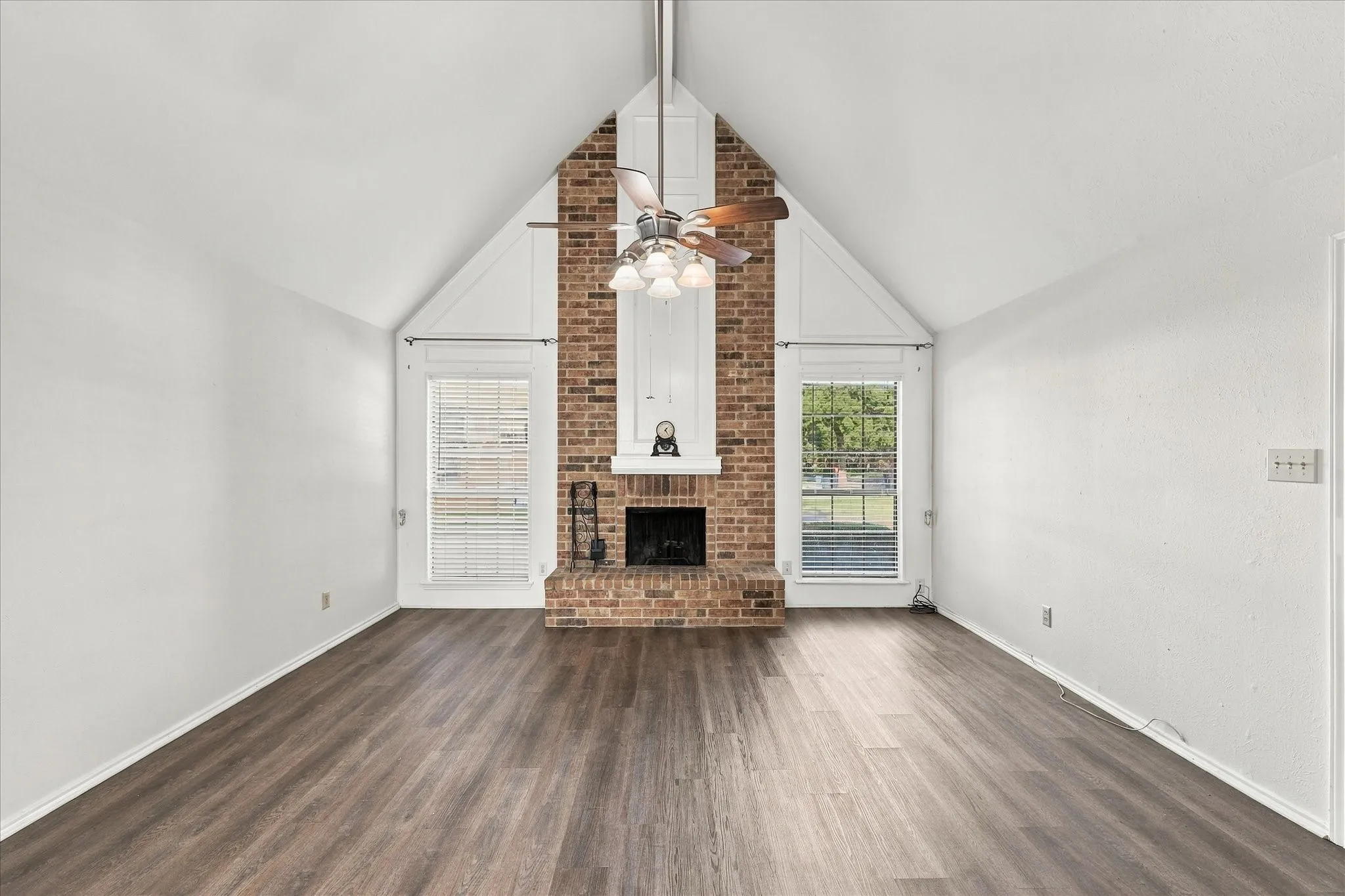 Single Family Residence For Sale in Denton County , 2831 Harbinger Lane, Dallas, Texas 75287, 2 Bedroom, 2 Bathroom, 1 Garage spaces, 1,148 Sqft, built in 1984, mls#21382911, Real Estate Agent in Dallas, Homes For Sale in Denton county, Homes For Sale in Dallas, Realtor in Dallas Texas, Real Estate Brokerage Independent Realty Texas, Luminita Cordes Realtor