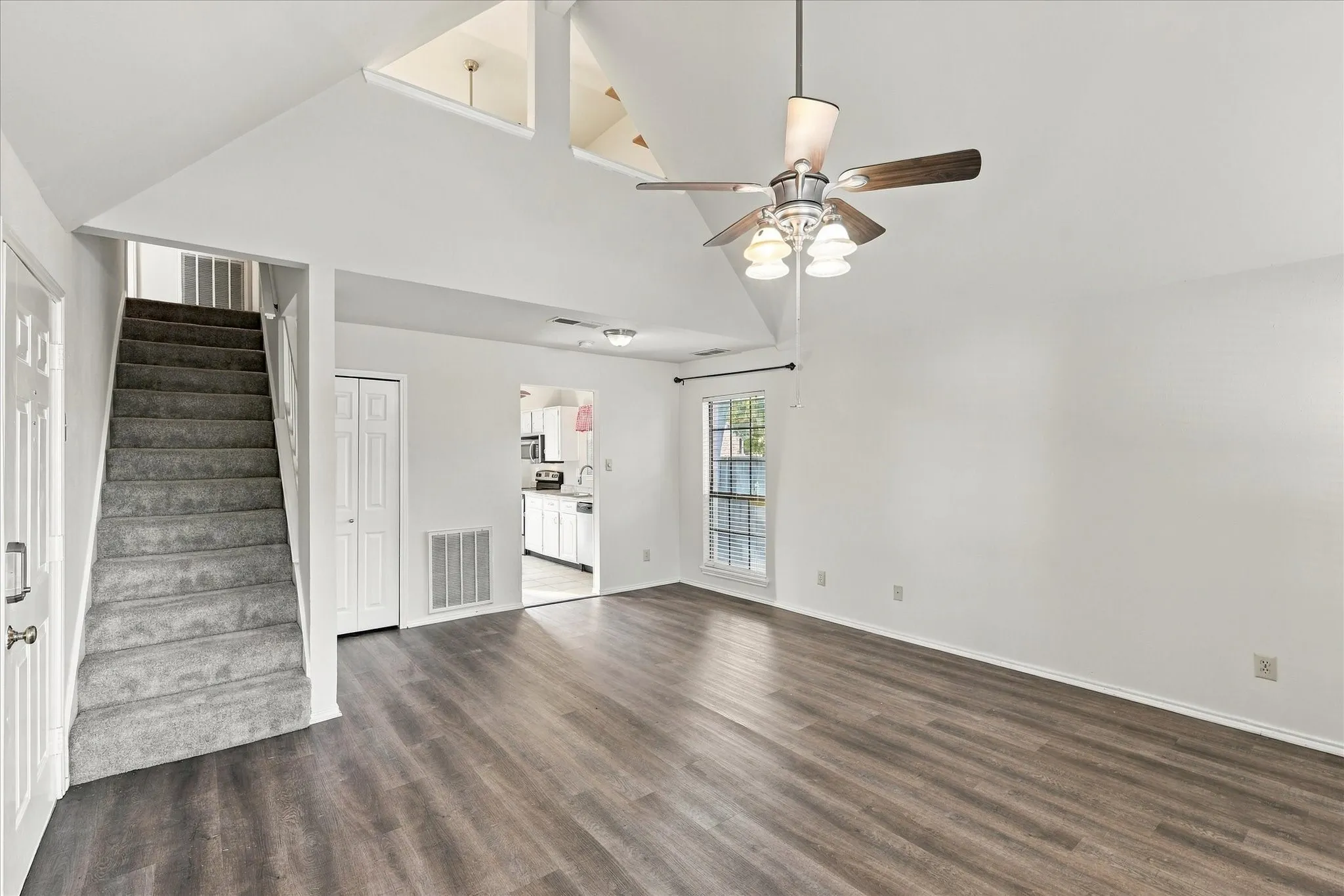 Single Family Residence For Sale in Denton County , 2831 Harbinger Lane, Dallas, Texas 75287, 2 Bedroom, 2 Bathroom, 1 Garage spaces, 1,148 Sqft, built in 1984, mls#21382911, Real Estate Agent in Dallas, Homes For Sale in Denton county, Homes For Sale in Dallas, Realtor in Dallas Texas, Real Estate Brokerage Independent Realty Texas, Luminita Cordes Realtor