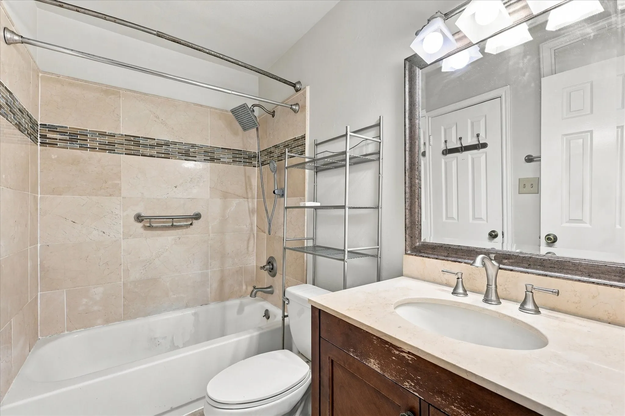 Single Family Residence For Sale in Denton County , 2831 Harbinger Lane, Dallas, Texas 75287, 2 Bedroom, 2 Bathroom, 1 Garage spaces, 1,148 Sqft, built in 1984, mls#21382911, Real Estate Agent in Dallas, Homes For Sale in Denton county, Homes For Sale in Dallas, Realtor in Dallas Texas, Real Estate Brokerage Independent Realty Texas, Luminita Cordes Realtor
