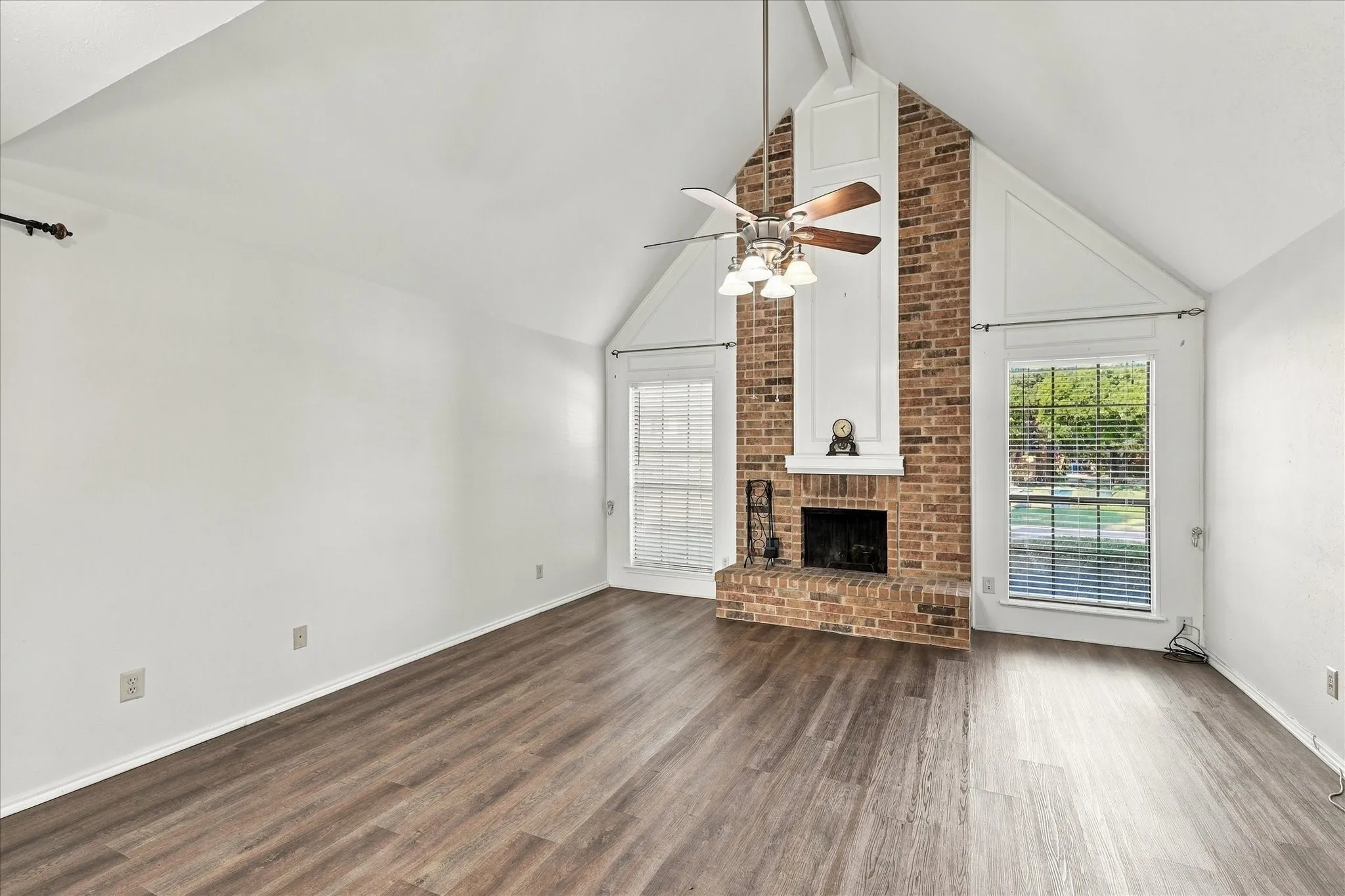 Single Family Residence For Sale in Denton County , 2831 Harbinger Lane, Dallas, Texas 75287, 2 Bedroom, 2 Bathroom, 1 Garage spaces, 1,148 Sqft, built in 1984, mls#21382911, Real Estate Agent in Dallas, Homes For Sale in Denton county, Homes For Sale in Dallas, Realtor in Dallas Texas, Real Estate Brokerage Independent Realty Texas, Luminita Cordes Realtor