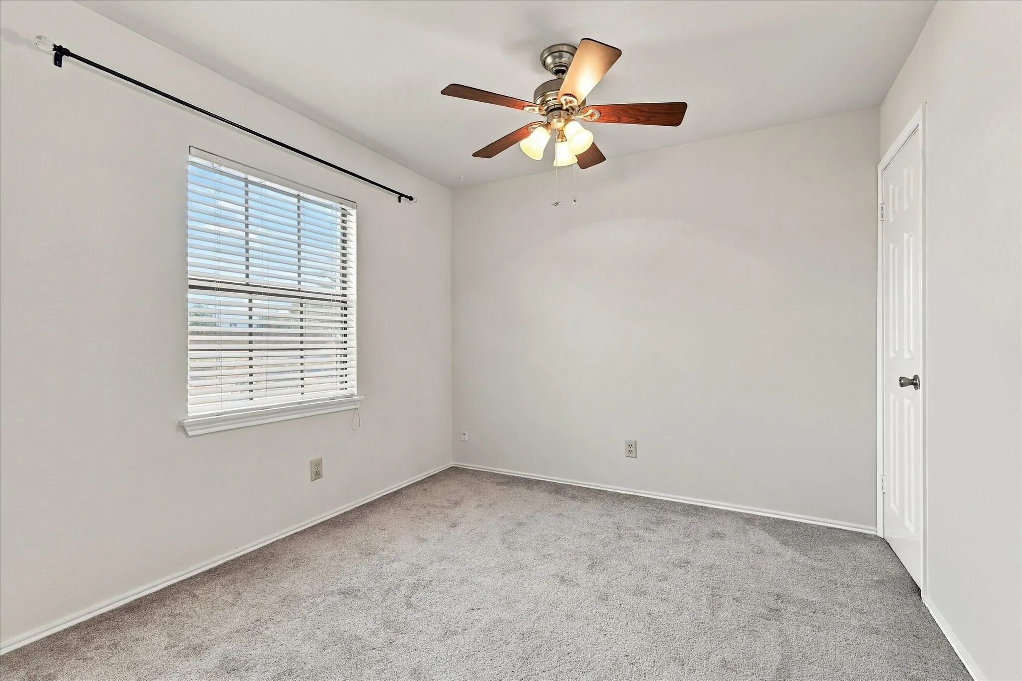 Single Family Residence For Sale in Denton County , 2831 Harbinger Lane, Dallas, Texas 75287, 2 Bedroom, 2 Bathroom, 1 Garage spaces, 1,148 Sqft, built in 1984, mls#21382911, Real Estate Agent in Dallas, Homes For Sale in Denton county, Homes For Sale in Dallas, Realtor in Dallas Texas, Real Estate Brokerage Independent Realty Texas, Luminita Cordes Realtor
