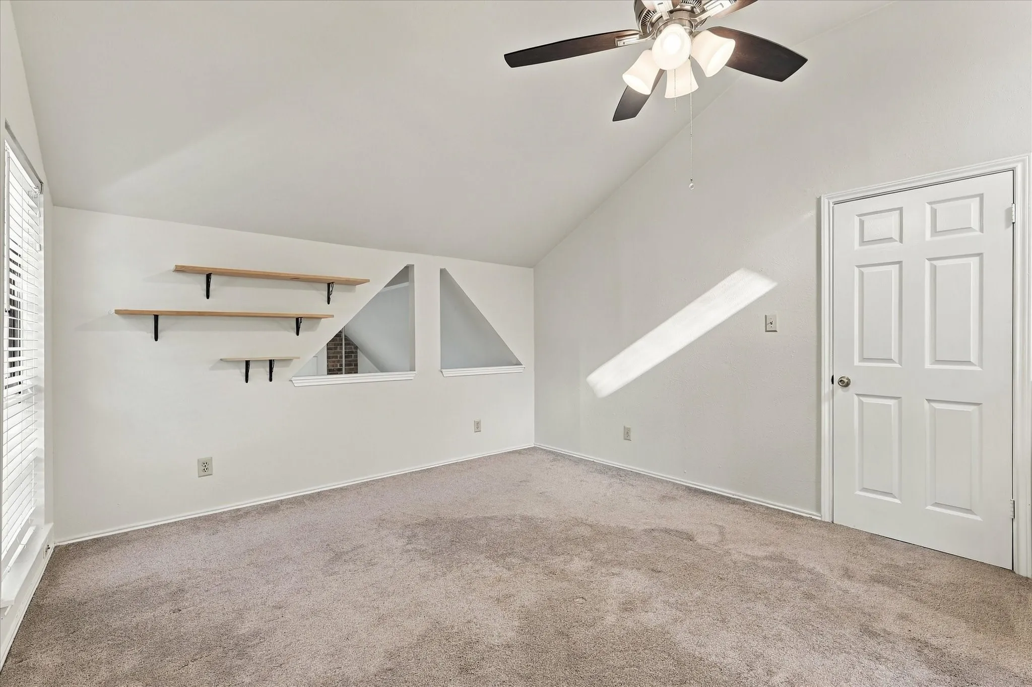 Single Family Residence For Sale in Denton County , 2831 Harbinger Lane, Dallas, Texas 75287, 2 Bedroom, 2 Bathroom, 1 Garage spaces, 1,148 Sqft, built in 1984, mls#21382911, Real Estate Agent in Dallas, Homes For Sale in Denton county, Homes For Sale in Dallas, Realtor in Dallas Texas, Real Estate Brokerage Independent Realty Texas, Luminita Cordes Realtor