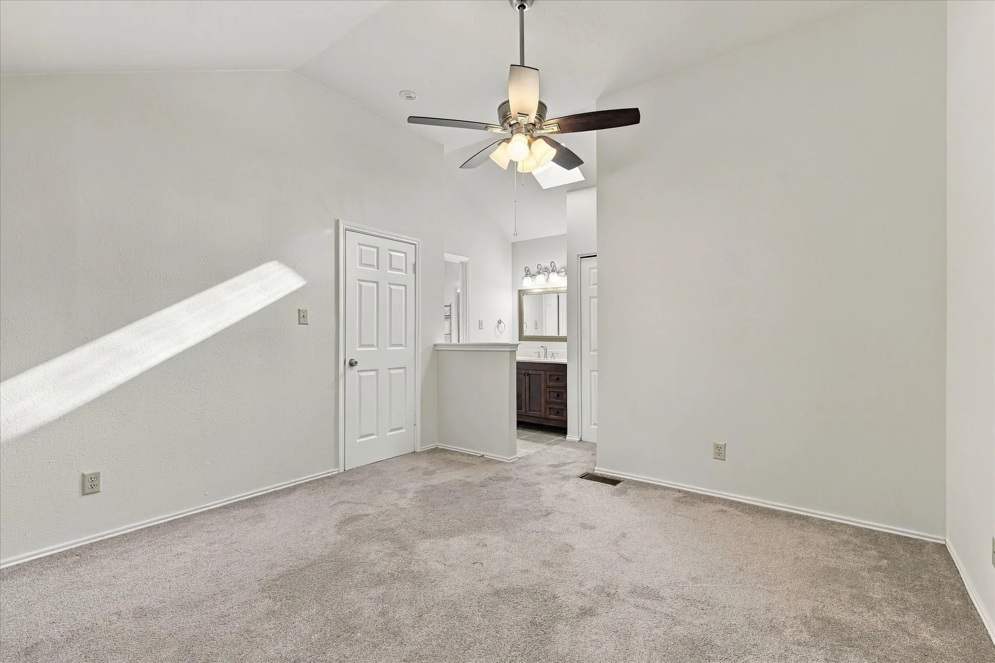 Single Family Residence For Sale in Denton County , 2831 Harbinger Lane, Dallas, Texas 75287, 2 Bedroom, 2 Bathroom, 1 Garage spaces, 1,148 Sqft, built in 1984, mls#21382911, Real Estate Agent in Dallas, Homes For Sale in Denton county, Homes For Sale in Dallas, Realtor in Dallas Texas, Real Estate Brokerage Independent Realty Texas, Luminita Cordes Realtor