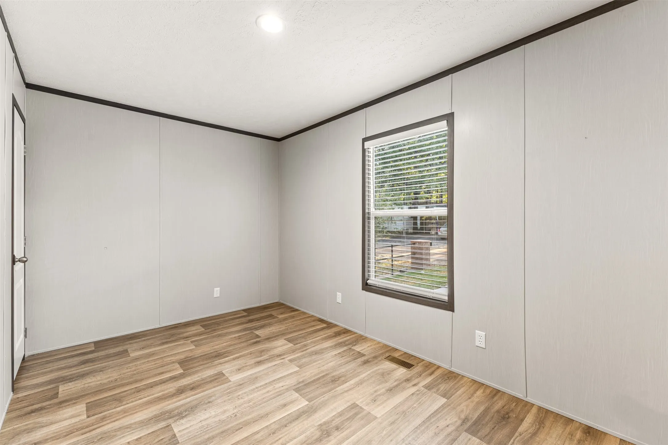 Mobile Home For Sale in Henderson County , 140 Southlake Drive, Mabank, Texas 75156, 3 Bedroom, 2 Bathroom, Garage spaces, 1,152 Sqft, built in 2023, mls#21389144, Real Estate Agent in Mabank, Homes For Sale in Henderson county, Homes For Sale in Mabank, Realtor in Mabank Texas, Real Estate Brokerage Independent Realty Texas, Luminita Cordes Realtor
