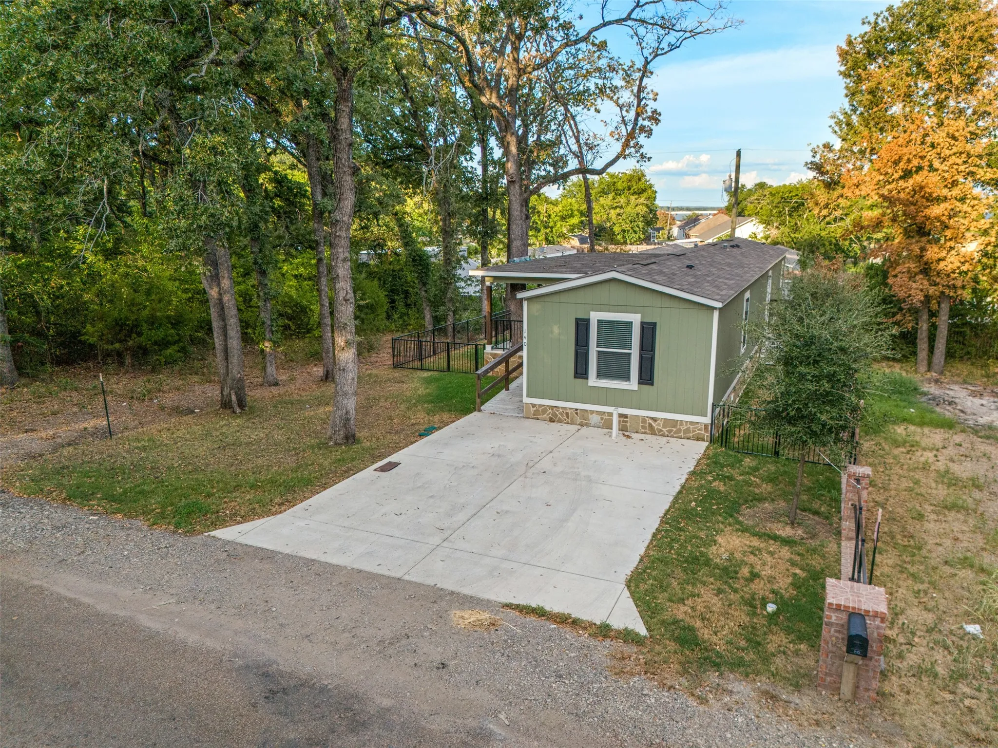 Mobile Home For Sale in Henderson County , 140 Southlake Drive, Mabank, Texas 75156, 3 Bedroom, 2 Bathroom, Garage spaces, 1,152 Sqft, built in 2023, mls#21389144, Real Estate Agent in Mabank, Homes For Sale in Henderson county, Homes For Sale in Mabank, Realtor in Mabank Texas, Real Estate Brokerage Independent Realty Texas, Luminita Cordes Realtor