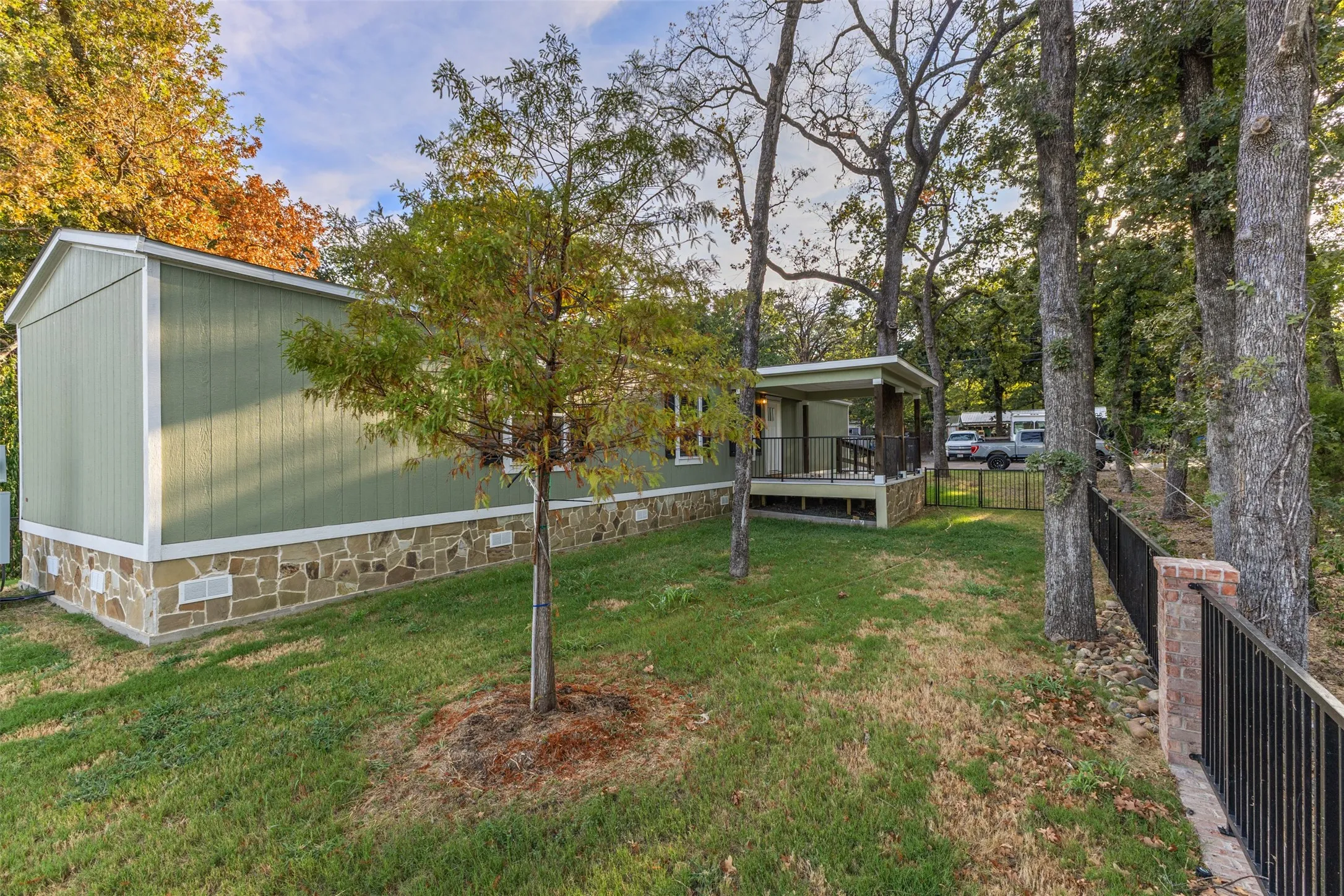 Mobile Home For Sale in Henderson County , 140 Southlake Drive, Mabank, Texas 75156, 3 Bedroom, 2 Bathroom, Garage spaces, 1,152 Sqft, built in 2023, mls#21389144, Real Estate Agent in Mabank, Homes For Sale in Henderson county, Homes For Sale in Mabank, Realtor in Mabank Texas, Real Estate Brokerage Independent Realty Texas, Luminita Cordes Realtor