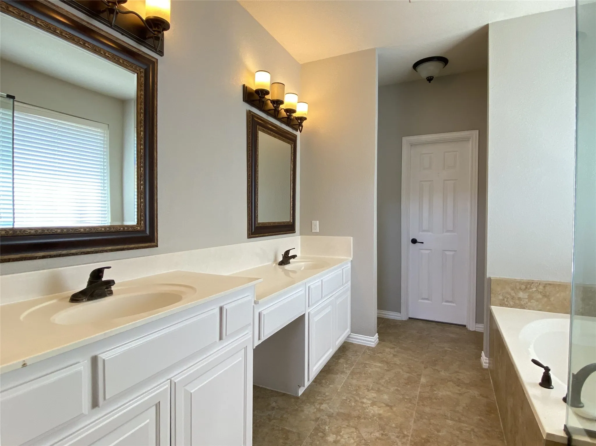 Single Family Residence For Rent in Collin County , 15861 Twin Cove Drive, Frisco, Texas 75035, 4 Bedroom, 4 Bathroom, 2 Garage spaces, 3,052 Sqft, built in 2001, mls#21389148, Real Estate Agent in Frisco, Homes For Rent in Collin county, Homes For Rent in Frisco, Realtor in Frisco Texas, Real Estate Brokerage Independent Realty Texas, Luminita Cordes Realtor