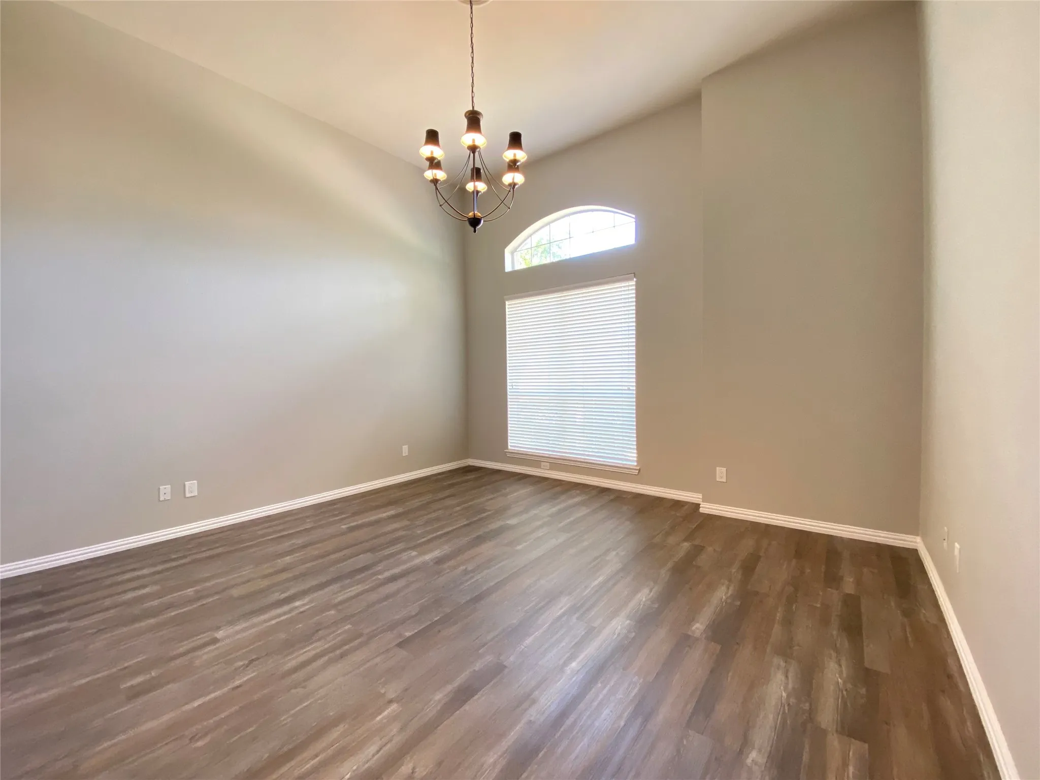 Single Family Residence For Rent in Collin County , 15861 Twin Cove Drive, Frisco, Texas 75035, 4 Bedroom, 4 Bathroom, 2 Garage spaces, 3,052 Sqft, built in 2001, mls#21389148, Real Estate Agent in Frisco, Homes For Rent in Collin county, Homes For Rent in Frisco, Realtor in Frisco Texas, Real Estate Brokerage Independent Realty Texas, Luminita Cordes Realtor