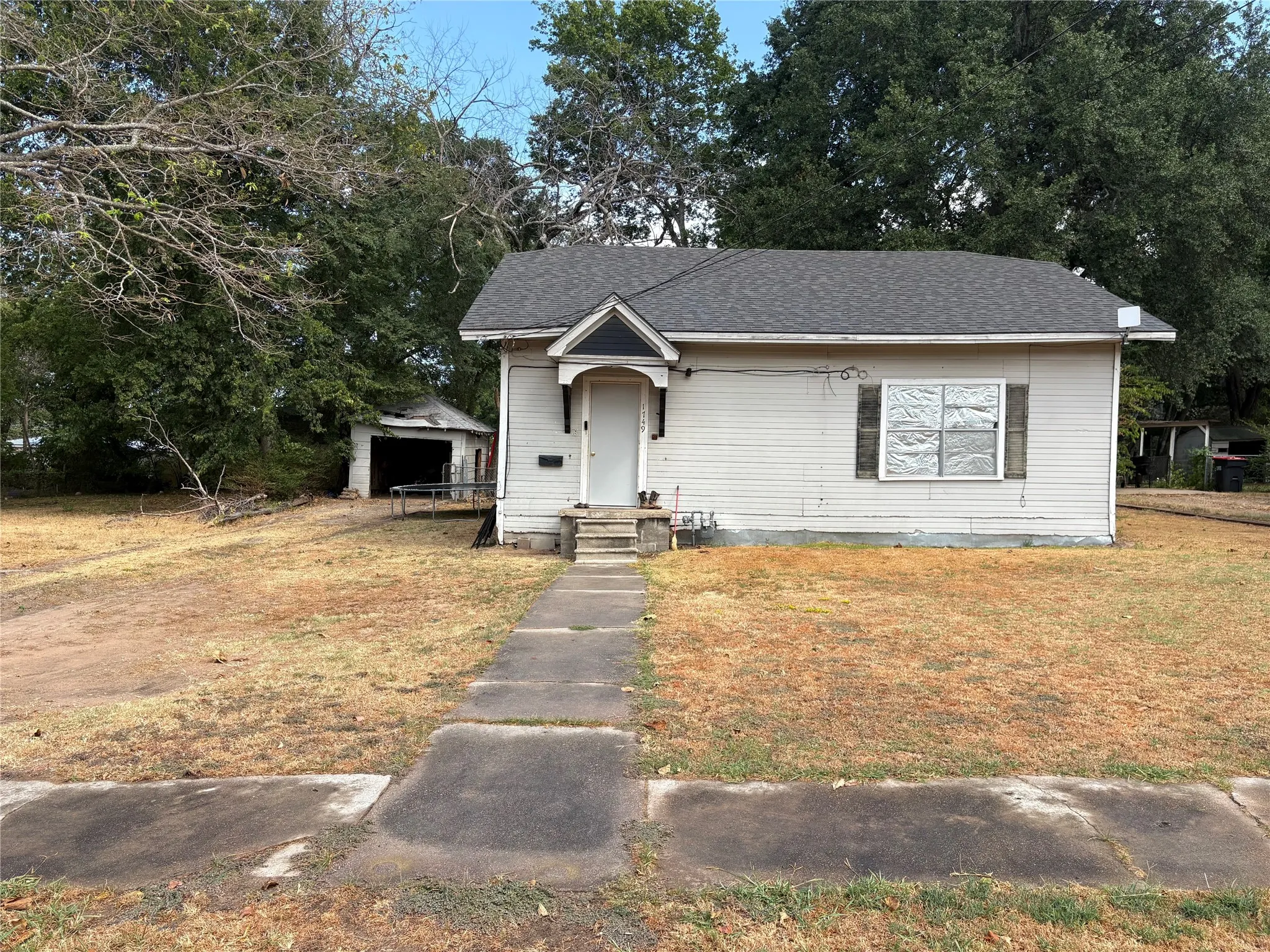 1749 Hubbard