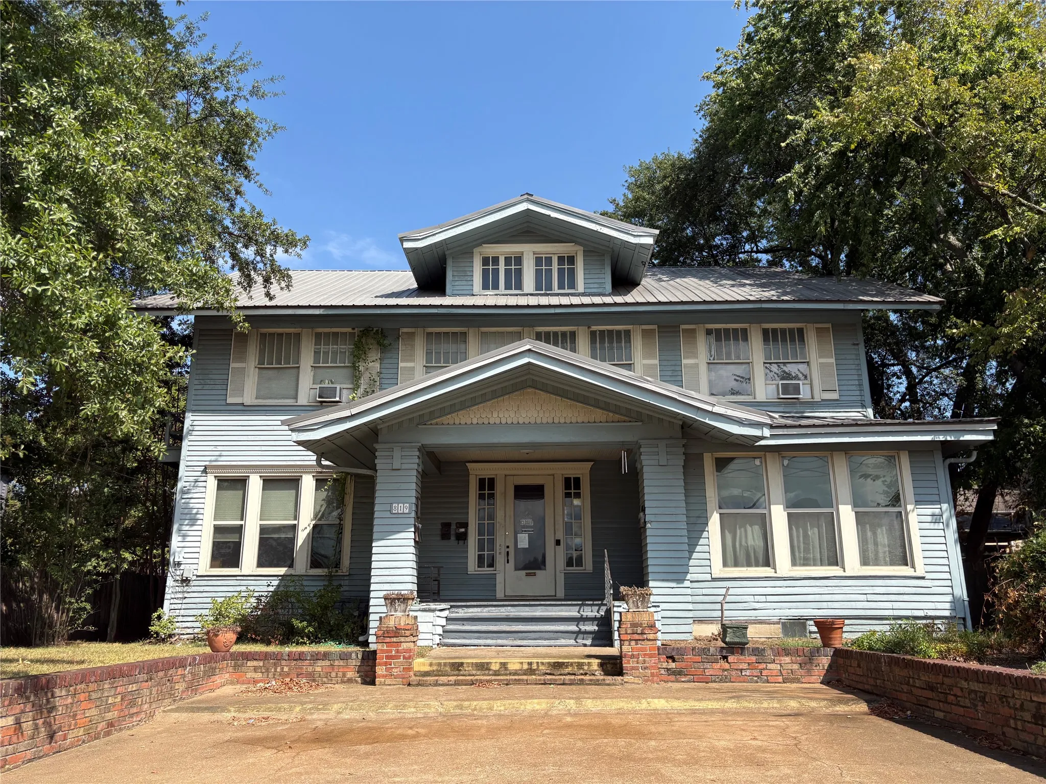 819 Lamar Ave