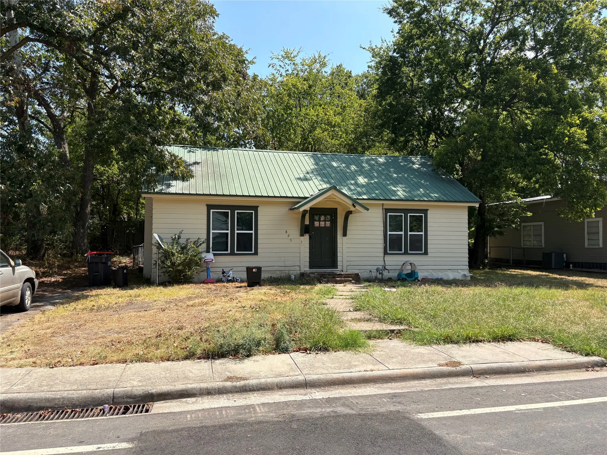 825 SW 1st