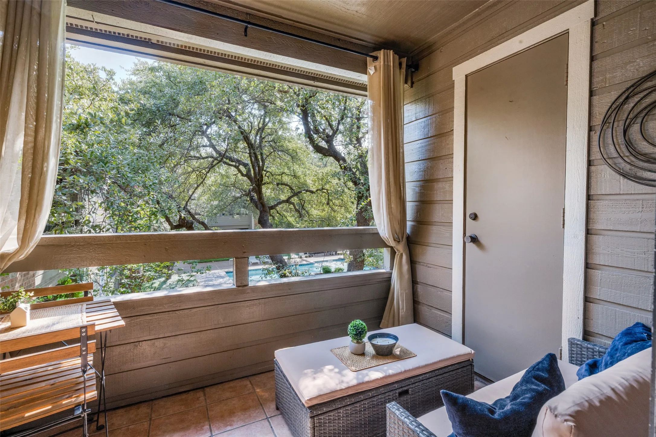 Condominium For Sale in Tarrant County , 1208 Riverchase Lane 247, Arlington, Texas 76011, 2 Bedroom, 2 Bathroom, Garage spaces, 939 Sqft, built in 1983, mls#21385374, Real Estate Agent in Arlington, Homes For Sale in Tarrant county, Homes For Sale in Arlington, Realtor in Arlington Texas, Real Estate Brokerage Independent Realty Texas, Luminita Cordes Realtor