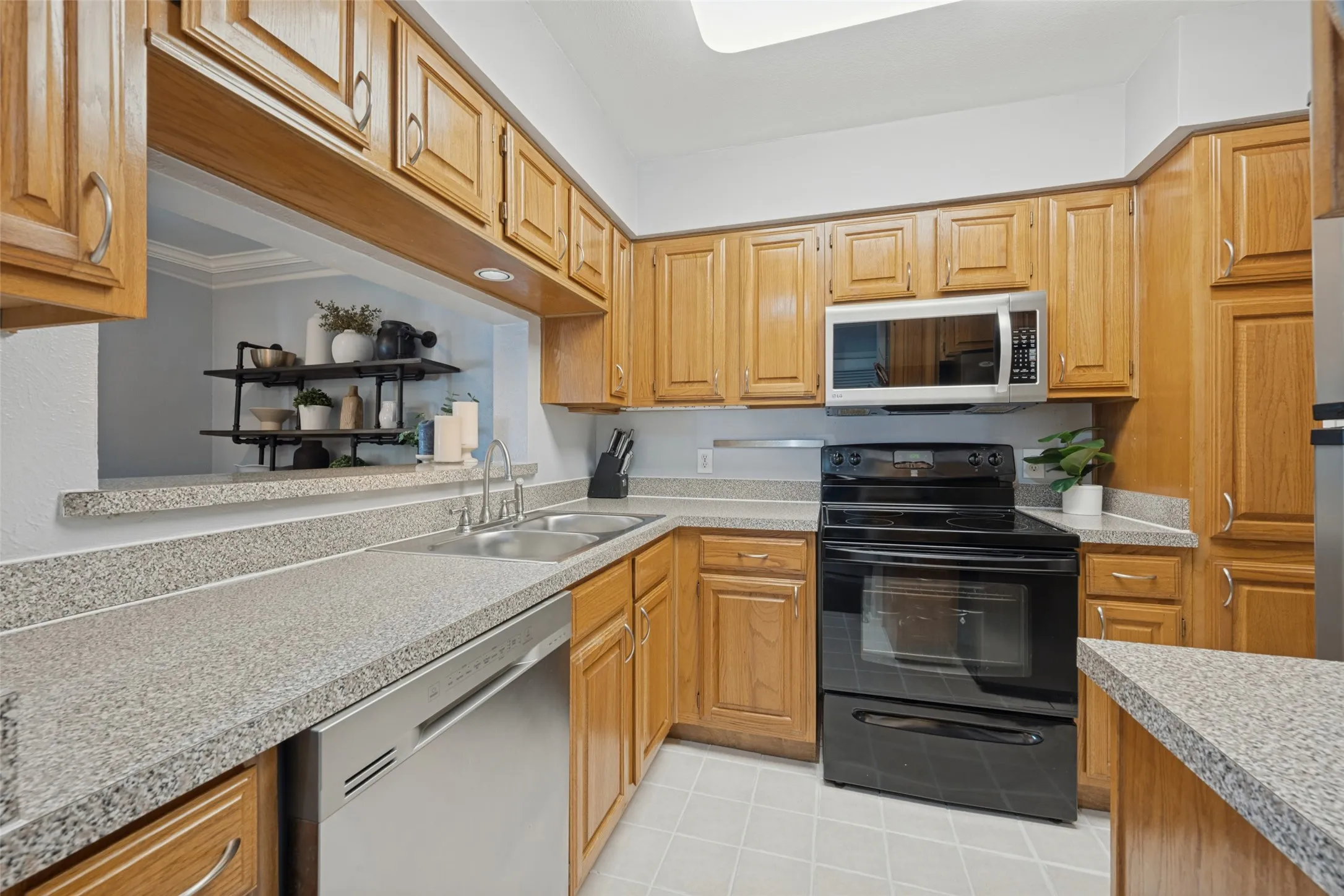 Condominium For Sale in Tarrant County , 1208 Riverchase Lane 247, Arlington, Texas 76011, 2 Bedroom, 2 Bathroom, Garage spaces, 939 Sqft, built in 1983, mls#21385374, Real Estate Agent in Arlington, Homes For Sale in Tarrant county, Homes For Sale in Arlington, Realtor in Arlington Texas, Real Estate Brokerage Independent Realty Texas, Luminita Cordes Realtor