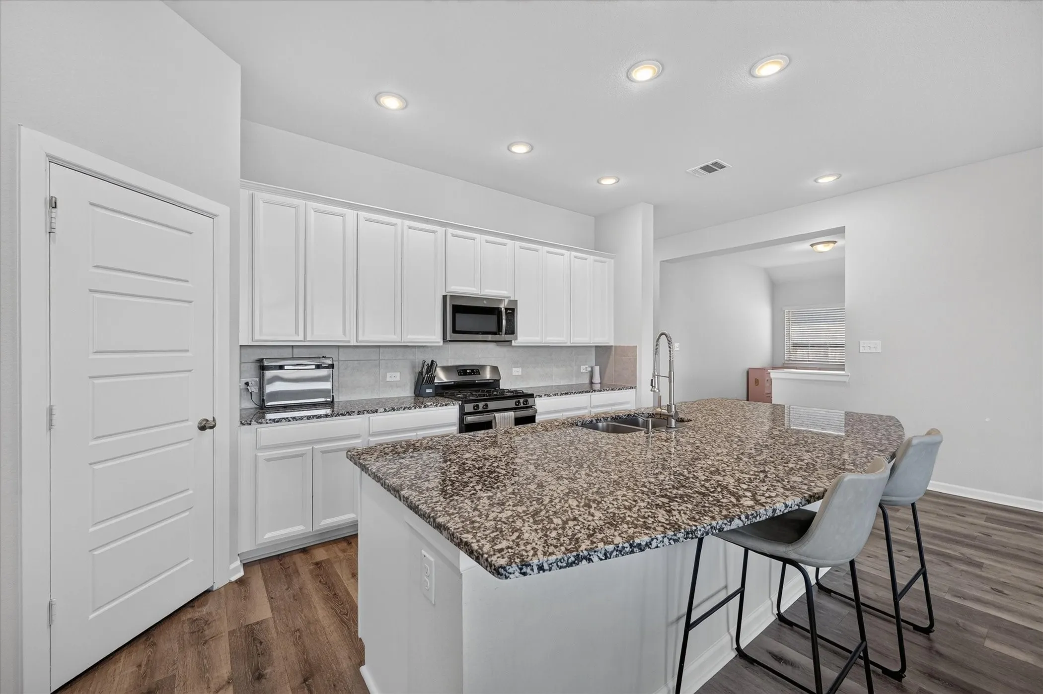 Single Family Residence For Sale in Tarrant County , 5408 High Pointe Drive, Haltom City, Texas 76137, 4 Bedroom, 3 Bathroom, 3 Garage spaces, 2,376 Sqft, built in 2020, mls#21389017, Real Estate Agent in Haltom City, Homes For Sale in Tarrant county, Homes For Sale in Haltom City, Realtor in Haltom City Texas, Real Estate Brokerage Independent Realty Texas, Luminita Cordes Realtor