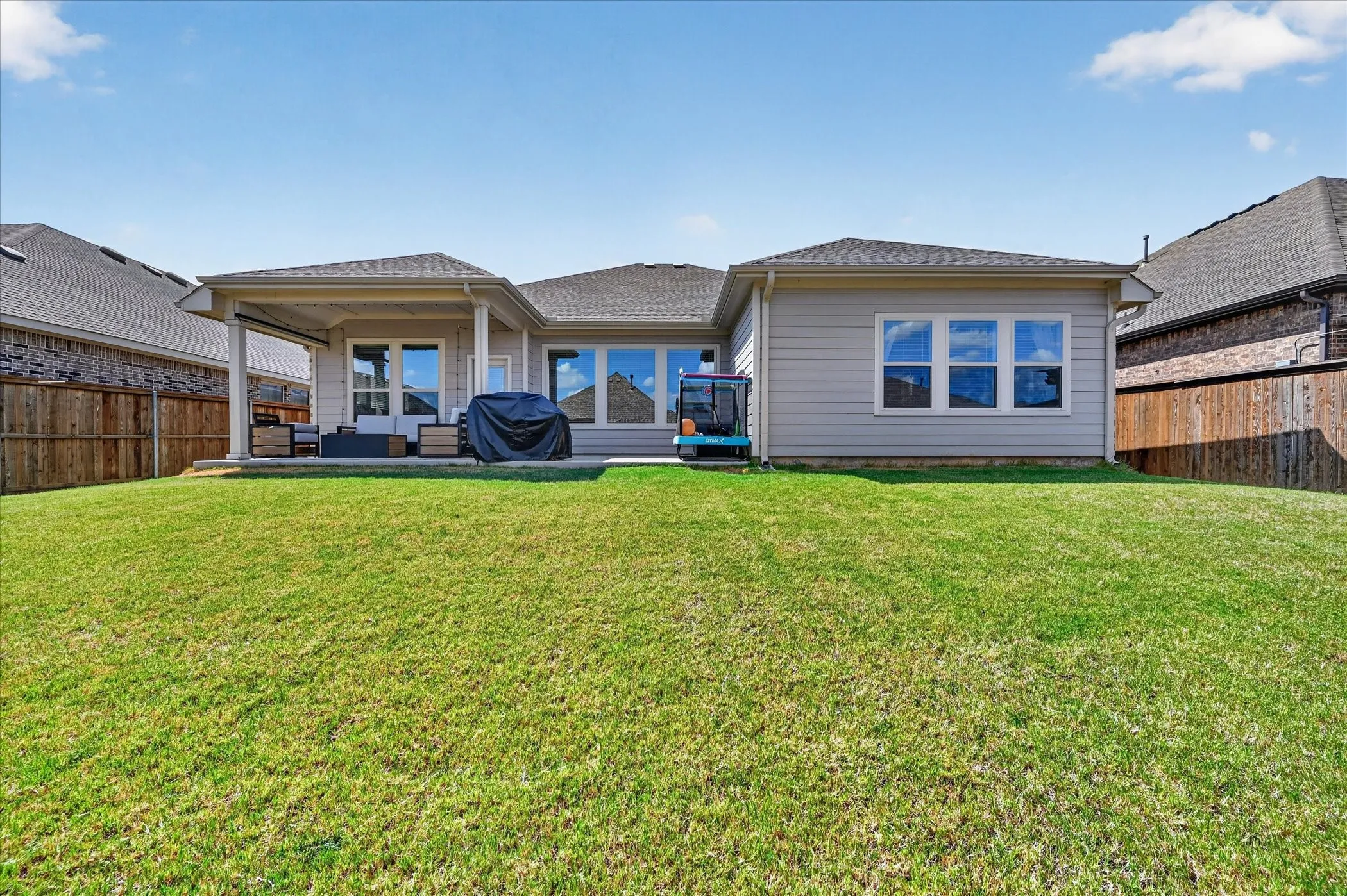 Single Family Residence For Sale in Tarrant County , 5408 High Pointe Drive, Haltom City, Texas 76137, 4 Bedroom, 3 Bathroom, 3 Garage spaces, 2,376 Sqft, built in 2020, mls#21389017, Real Estate Agent in Haltom City, Homes For Sale in Tarrant county, Homes For Sale in Haltom City, Realtor in Haltom City Texas, Real Estate Brokerage Independent Realty Texas, Luminita Cordes Realtor