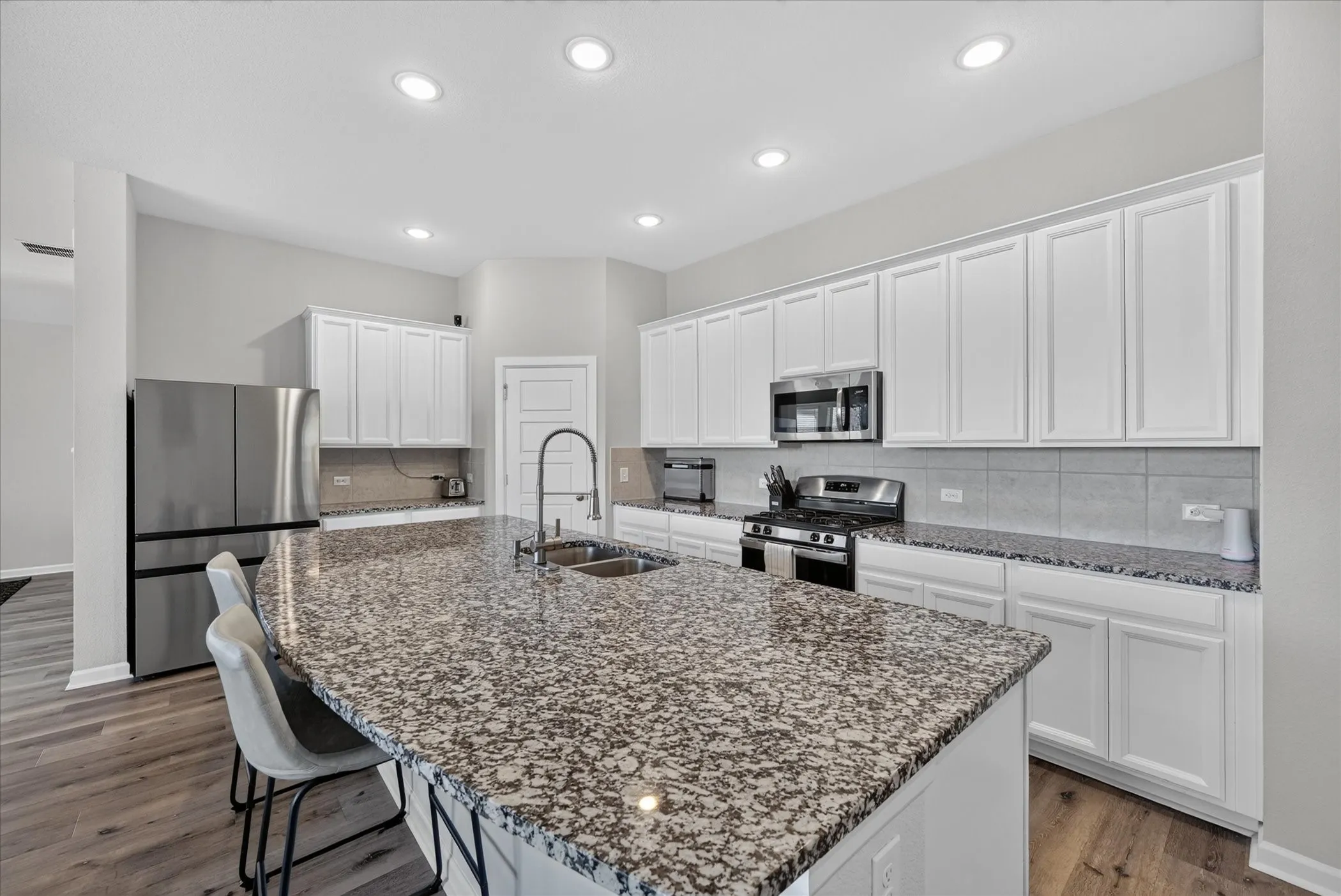 Single Family Residence For Sale in Tarrant County , 5408 High Pointe Drive, Haltom City, Texas 76137, 4 Bedroom, 3 Bathroom, 3 Garage spaces, 2,376 Sqft, built in 2020, mls#21389017, Real Estate Agent in Haltom City, Homes For Sale in Tarrant county, Homes For Sale in Haltom City, Realtor in Haltom City Texas, Real Estate Brokerage Independent Realty Texas, Luminita Cordes Realtor