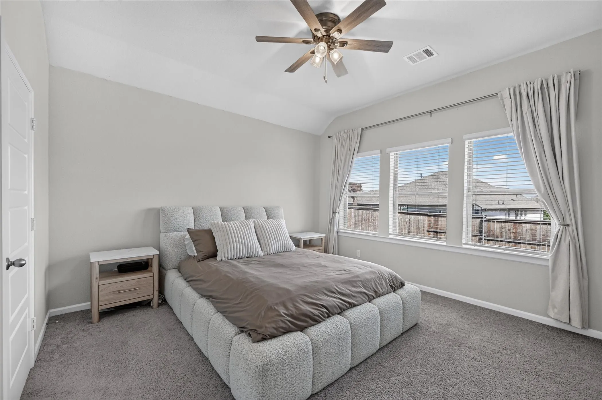 Single Family Residence For Sale in Tarrant County , 5408 High Pointe Drive, Haltom City, Texas 76137, 4 Bedroom, 3 Bathroom, 3 Garage spaces, 2,376 Sqft, built in 2020, mls#21389017, Real Estate Agent in Haltom City, Homes For Sale in Tarrant county, Homes For Sale in Haltom City, Realtor in Haltom City Texas, Real Estate Brokerage Independent Realty Texas, Luminita Cordes Realtor