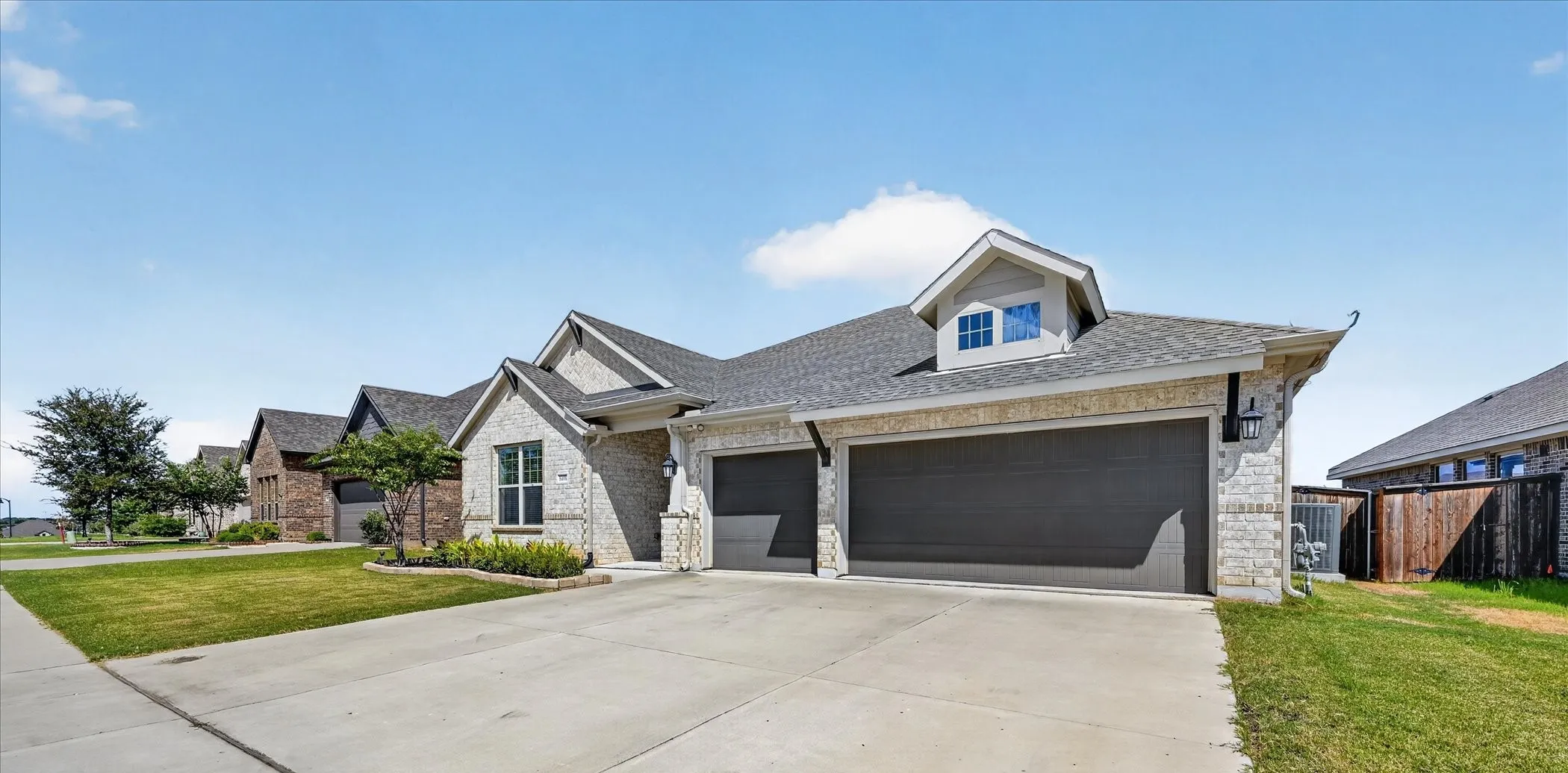 Single Family Residence For Sale in Tarrant County , 5408 High Pointe Drive, Haltom City, Texas 76137, 4 Bedroom, 3 Bathroom, 3 Garage spaces, 2,376 Sqft, built in 2020, mls#21389017, Real Estate Agent in Haltom City, Homes For Sale in Tarrant county, Homes For Sale in Haltom City, Realtor in Haltom City Texas, Real Estate Brokerage Independent Realty Texas, Luminita Cordes Realtor
