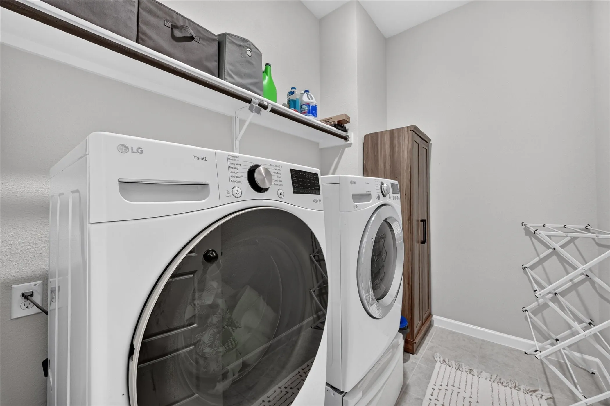 Single Family Residence For Sale in Tarrant County , 5408 High Pointe Drive, Haltom City, Texas 76137, 4 Bedroom, 3 Bathroom, 3 Garage spaces, 2,376 Sqft, built in 2020, mls#21389017, Real Estate Agent in Haltom City, Homes For Sale in Tarrant county, Homes For Sale in Haltom City, Realtor in Haltom City Texas, Real Estate Brokerage Independent Realty Texas, Luminita Cordes Realtor
