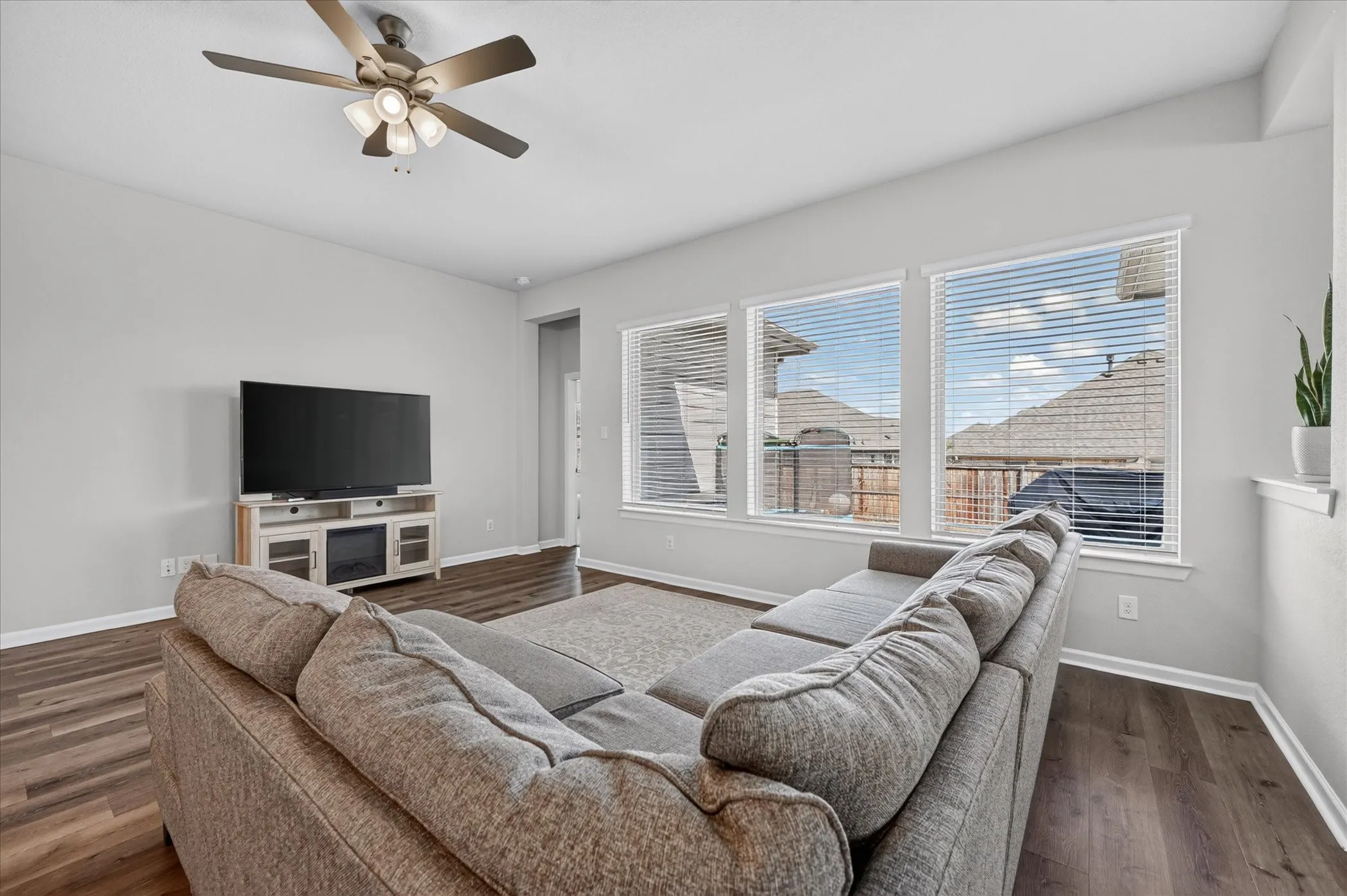 Single Family Residence For Sale in Tarrant County , 5408 High Pointe Drive, Haltom City, Texas 76137, 4 Bedroom, 3 Bathroom, 3 Garage spaces, 2,376 Sqft, built in 2020, mls#21389017, Real Estate Agent in Haltom City, Homes For Sale in Tarrant county, Homes For Sale in Haltom City, Realtor in Haltom City Texas, Real Estate Brokerage Independent Realty Texas, Luminita Cordes Realtor