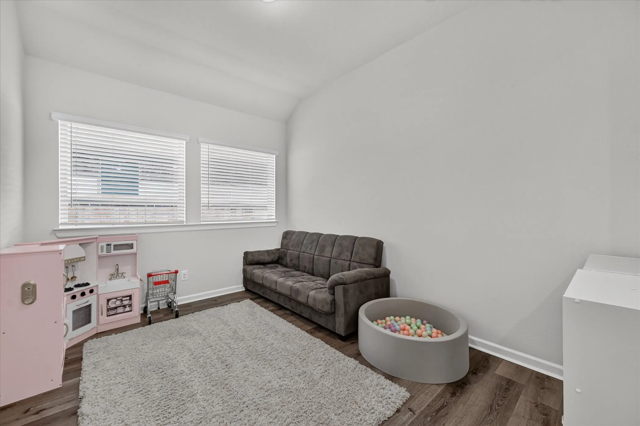 Single Family Residence For Sale in Tarrant County , 5408 High Pointe Drive, Haltom City, Texas 76137, 4 Bedroom, 3 Bathroom, 3 Garage spaces, 2,376 Sqft, built in 2020, mls#21389017, Real Estate Agent in Haltom City, Homes For Sale in Tarrant county, Homes For Sale in Haltom City, Realtor in Haltom City Texas, Real Estate Brokerage Independent Realty Texas, Luminita Cordes Realtor