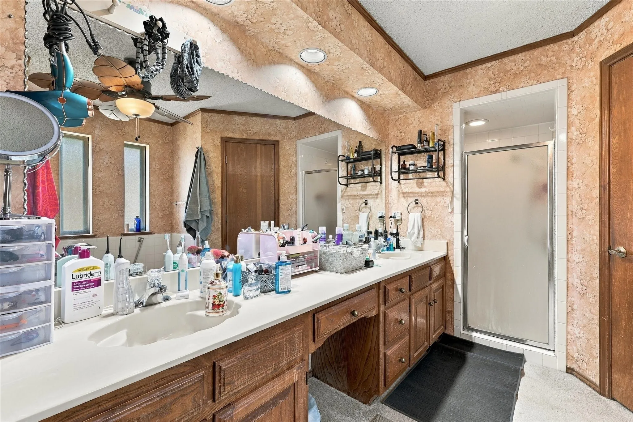 Single Family Residence For Sale in Tarrant County , 932 Clear View, Bedford, Texas 76021, 4 Bedroom, 2 Bathroom, 2 Garage spaces, 2,184 Sqft, built in 1982, mls#21389158, Real Estate Agent in Bedford, Homes For Sale in Tarrant county, Homes For Sale in Bedford, Realtor in Bedford Texas, Real Estate Brokerage Independent Realty Texas, Luminita Cordes Realtor