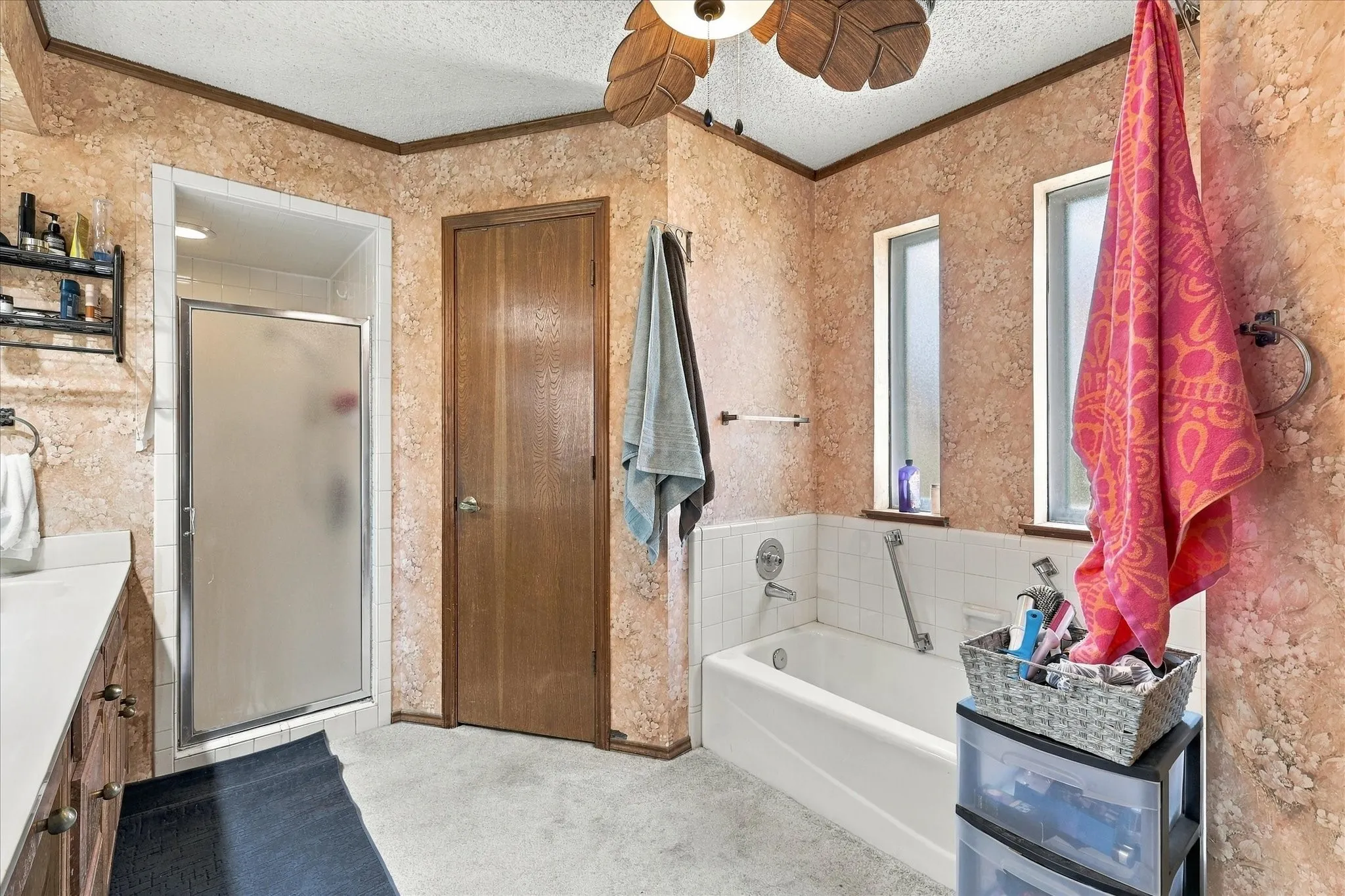 Single Family Residence For Sale in Tarrant County , 932 Clear View, Bedford, Texas 76021, 4 Bedroom, 2 Bathroom, 2 Garage spaces, 2,184 Sqft, built in 1982, mls#21389158, Real Estate Agent in Bedford, Homes For Sale in Tarrant county, Homes For Sale in Bedford, Realtor in Bedford Texas, Real Estate Brokerage Independent Realty Texas, Luminita Cordes Realtor